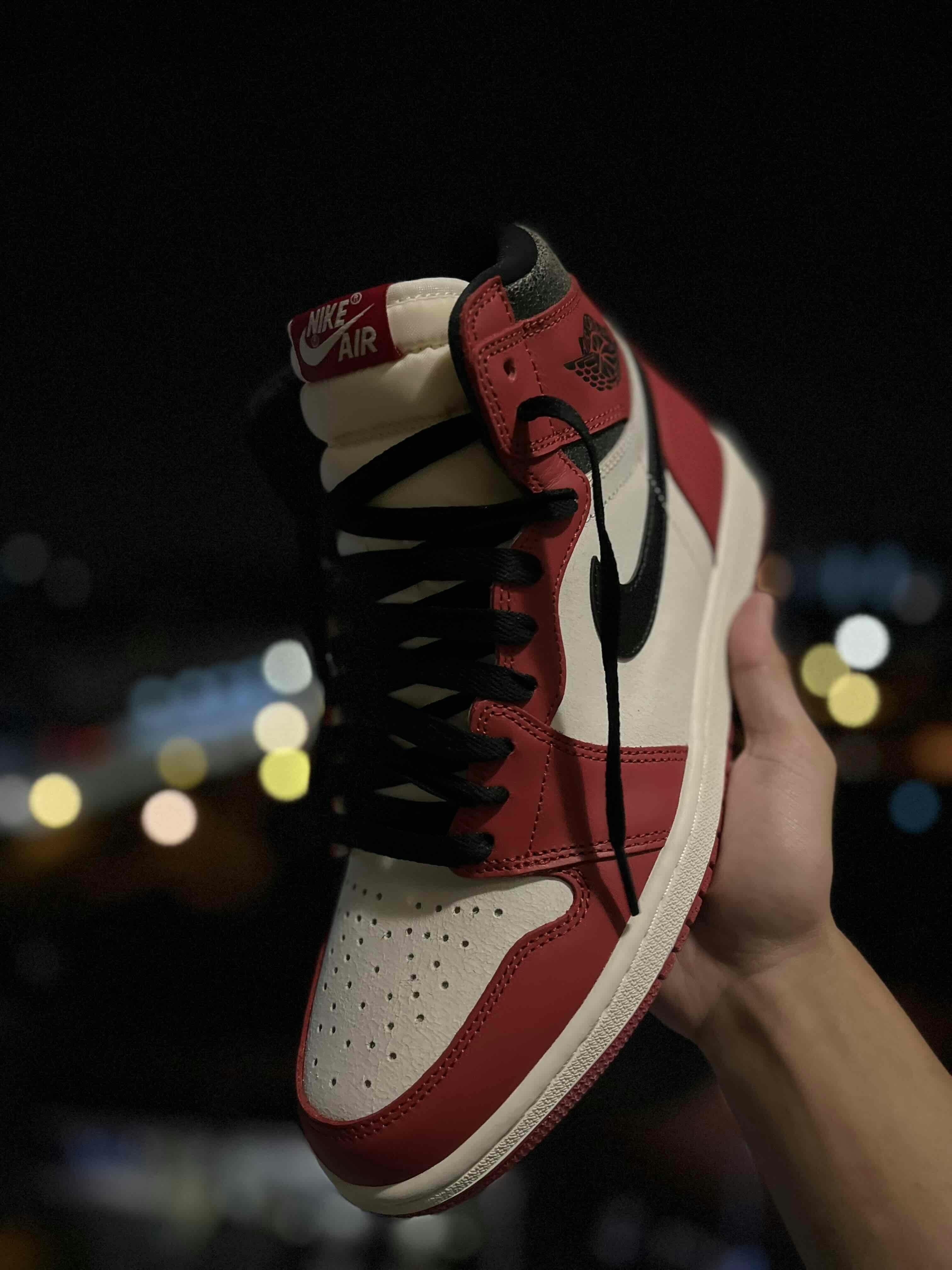 Air Jordan 1 Retro High OG 'Chicago Lost & Found' DZ5485-612