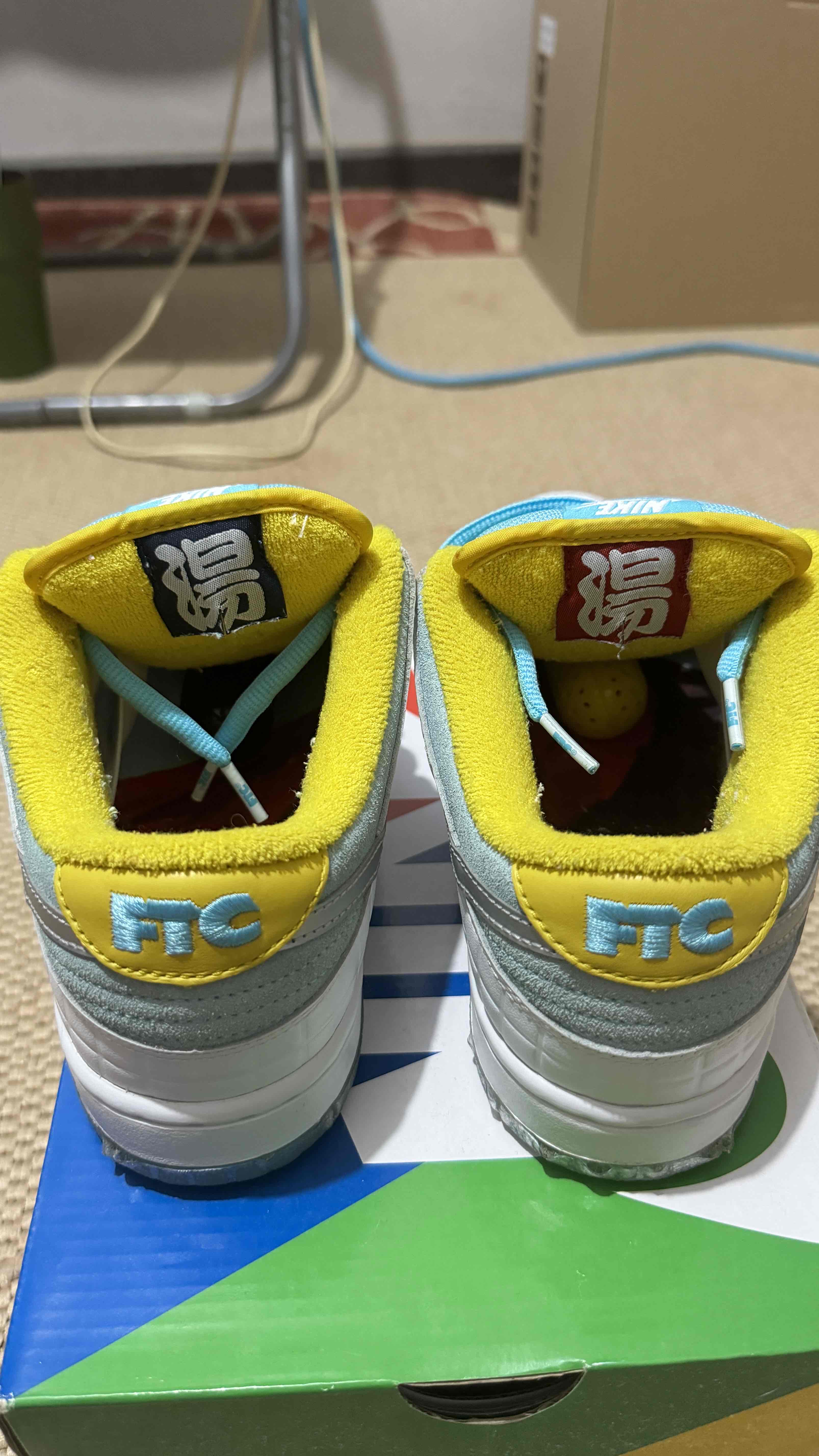 Lookbook - FTC x Nike SB Dunk Low 'Lagoon Pulse' DH7687-400