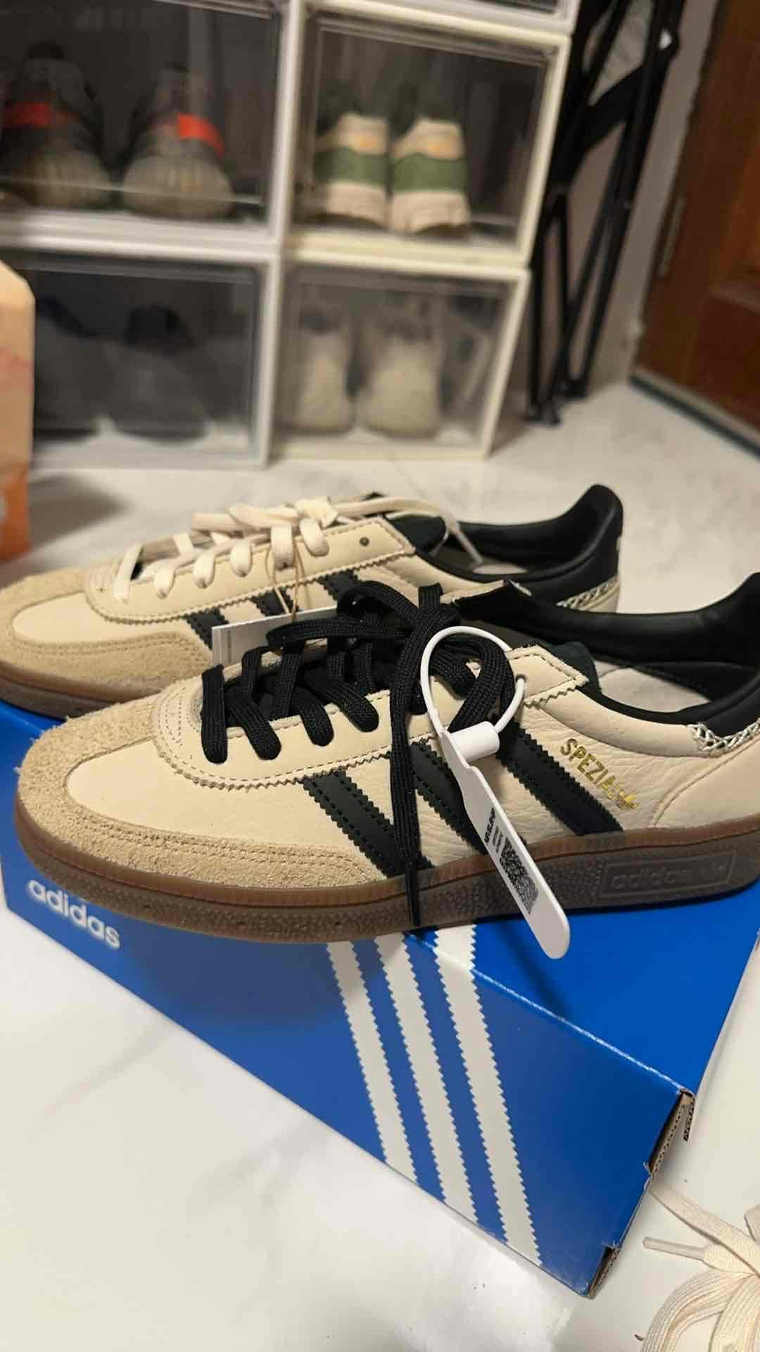 (Women) adidas Originals Handball Spezial "Wonder Beige/Core Black/Magic Beige" IE3698