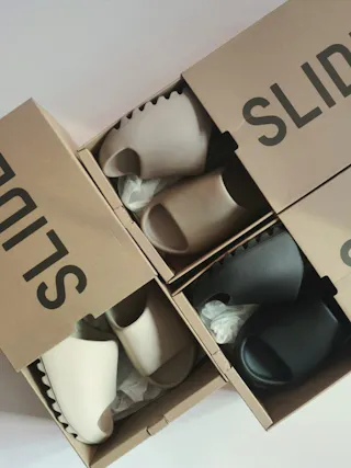 adidas Yeezy Slides 'Bone' FW6345 adidas Yeezy Slides 'Bone' FW6345