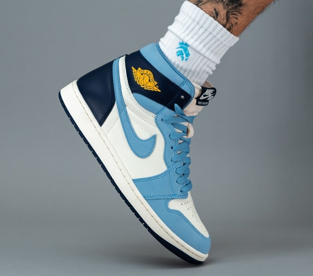 Air Jordan 1 Retro High store Midnight Navy/ University Blue-White