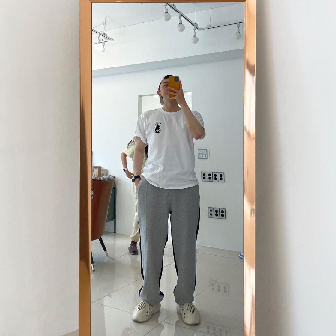 yeezy foam runner sand outfit