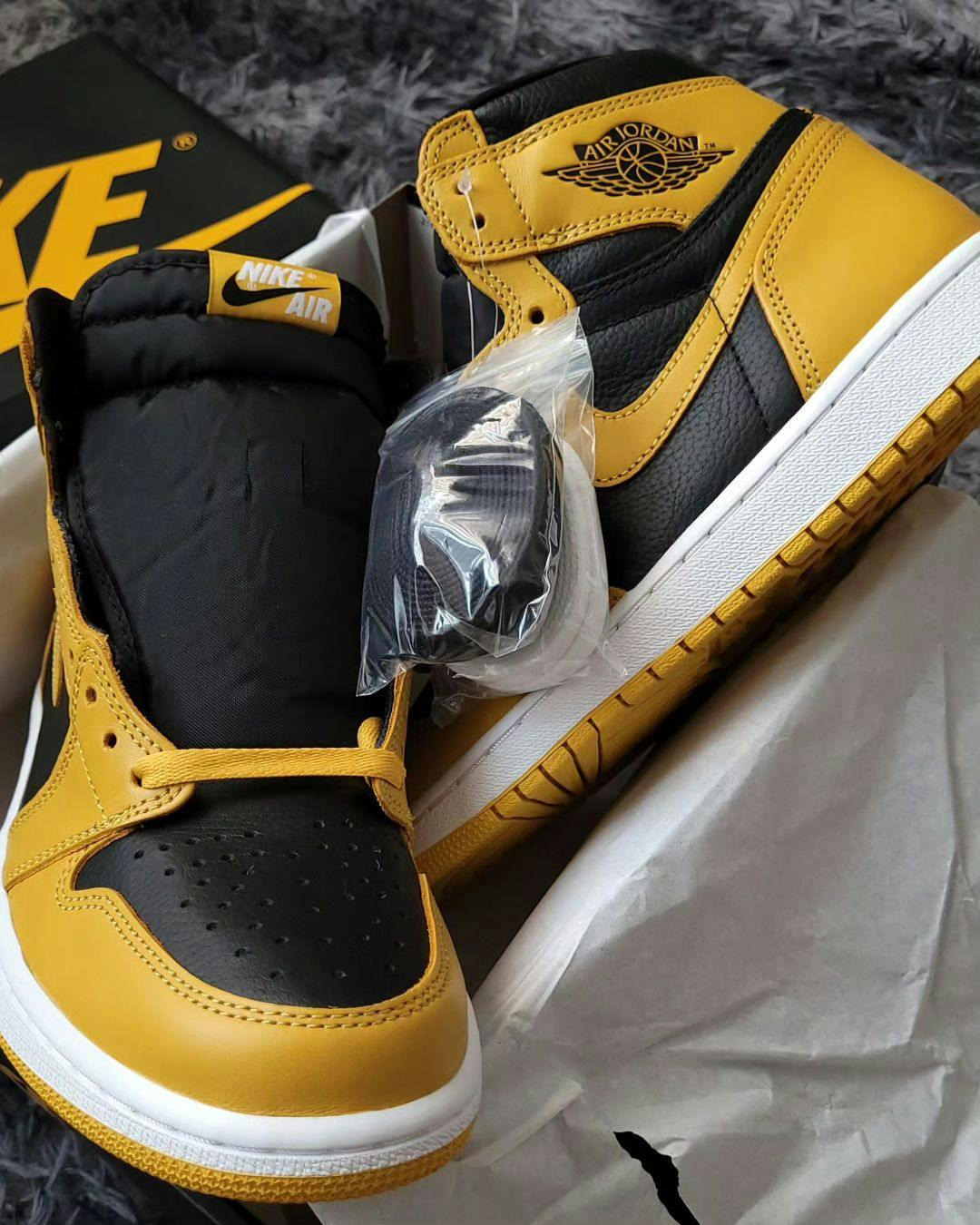 Air Jordan 1 High Retro OG 'Pollen' 555088-701