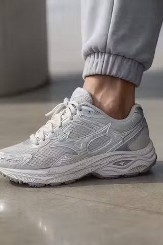 Mizuno Racer S 'White Metallic Silver' D1GH223518 Mizuno Racer S 'White Metallic Silver' D1GH223518