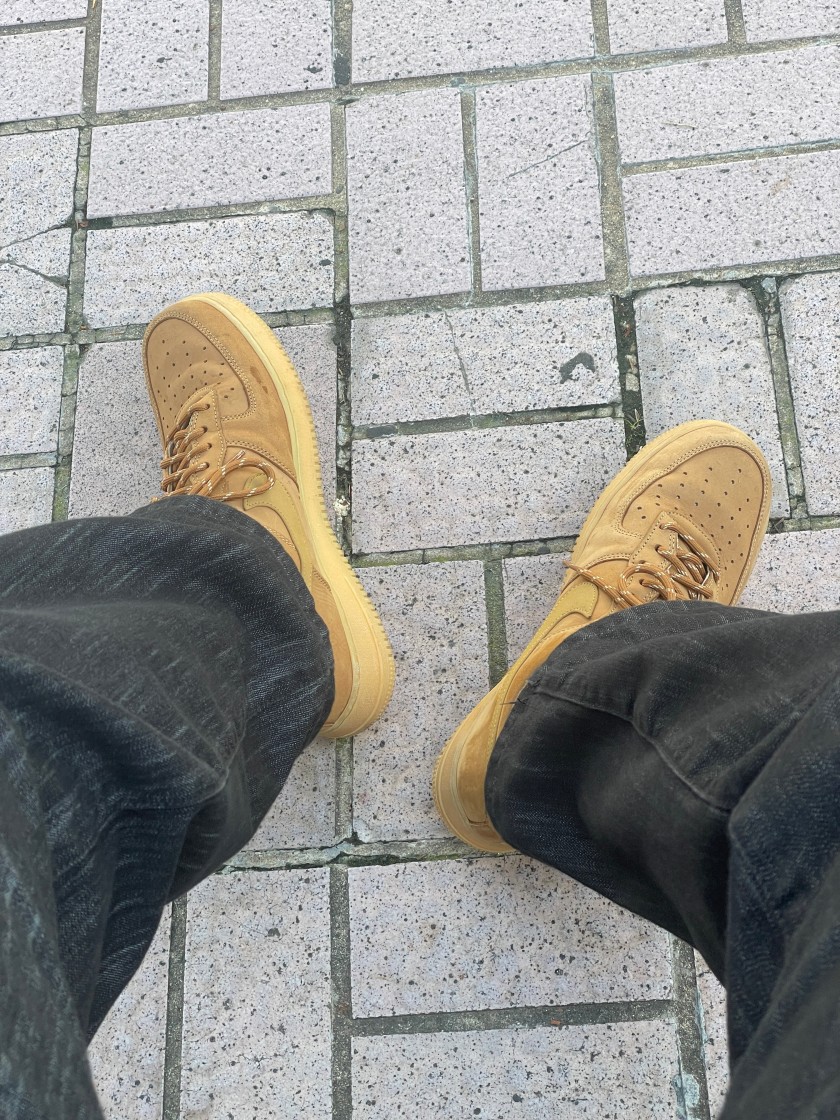 air force 1 flax low on feet