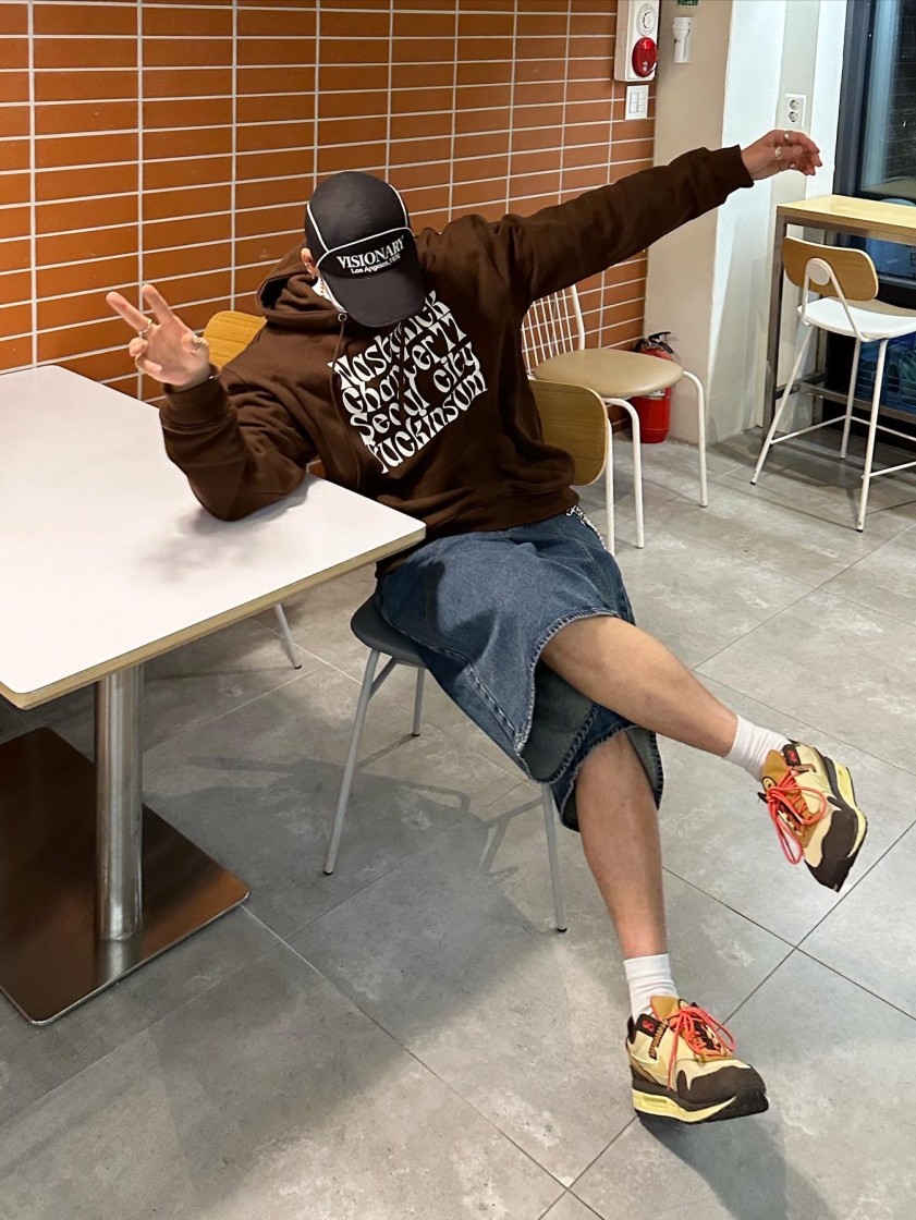 air max 90 baroque brown on feet