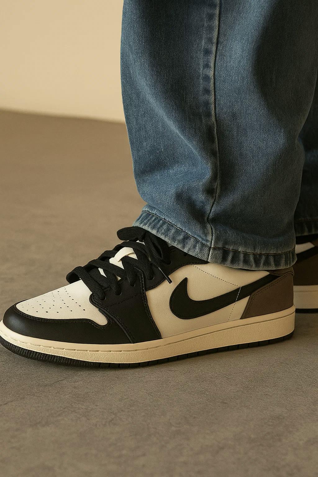 Air Jordan 1 Retro Low OG 'Mocha' CZ0790-102