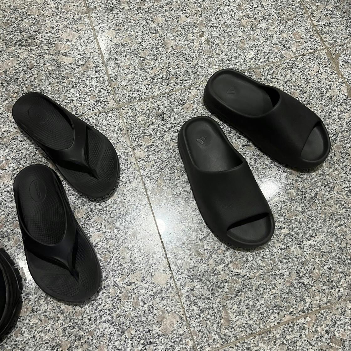 adidas Yeezy Slides 'Onyx' HQ6448