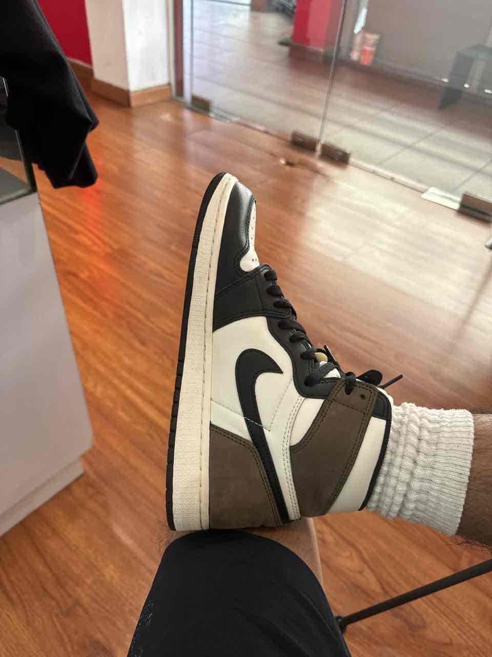 Air Jordan 1 Retro High OG 'Dark Mocha' 555088-105