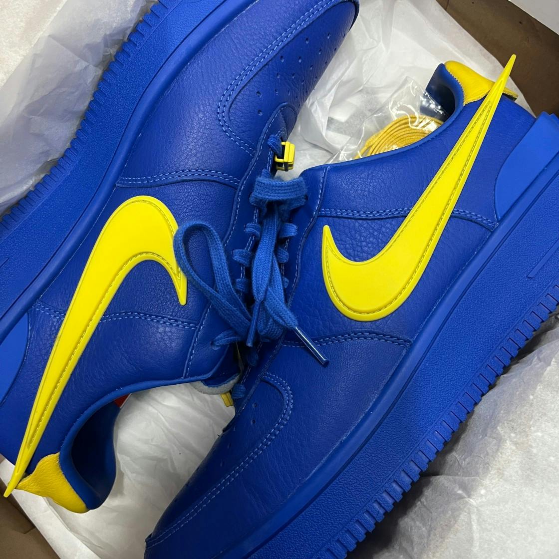 Nike air force 1 low blue store and yellow