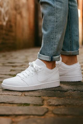 Air Jordan 1 Low 'Triple White' (2022) 553558-136