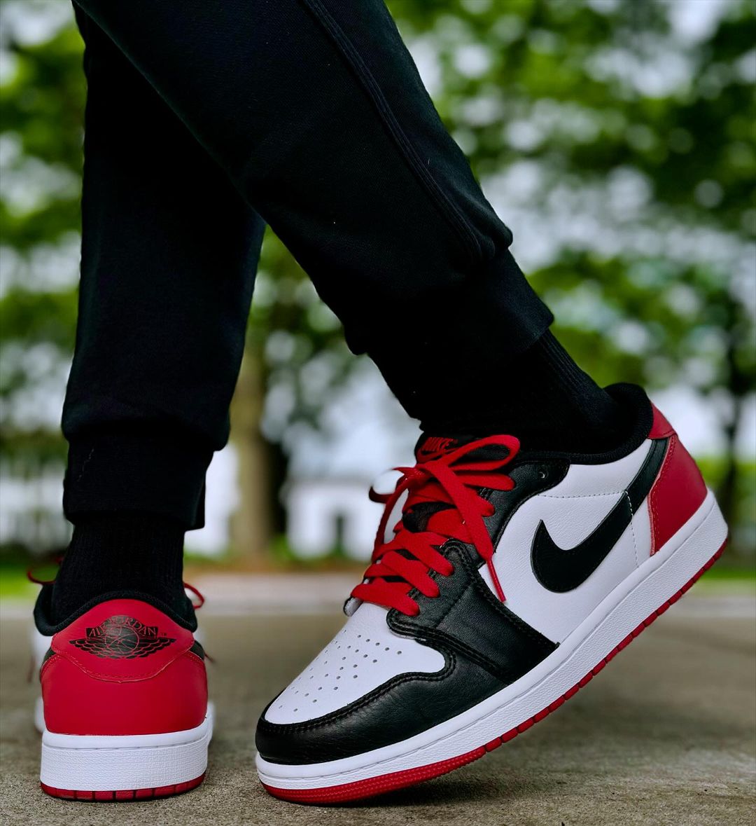 air jordan 1 low black toe on feet