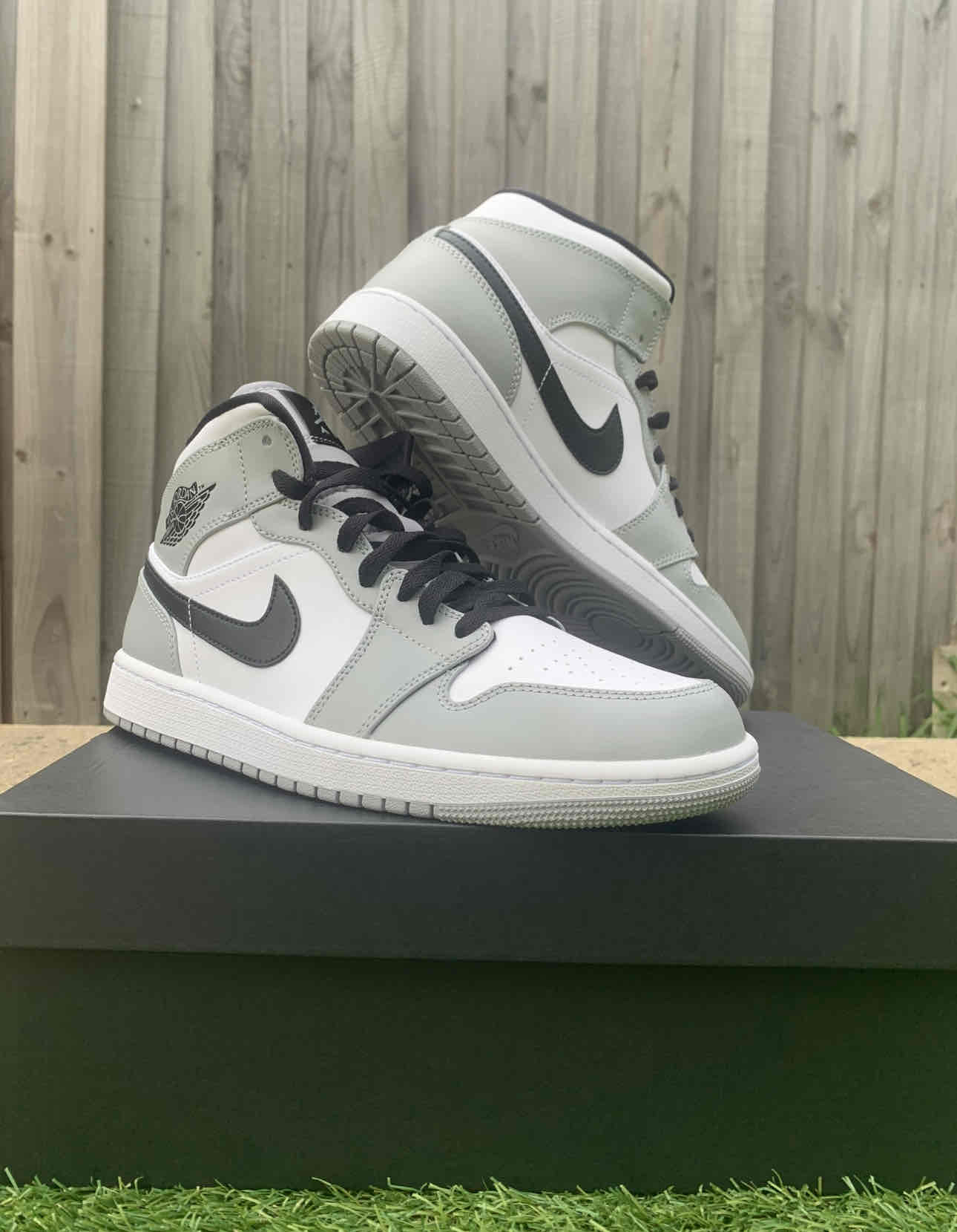 Air Jordan 1 Mid 'Light Smoke Grey Anthracite' - 554724-078