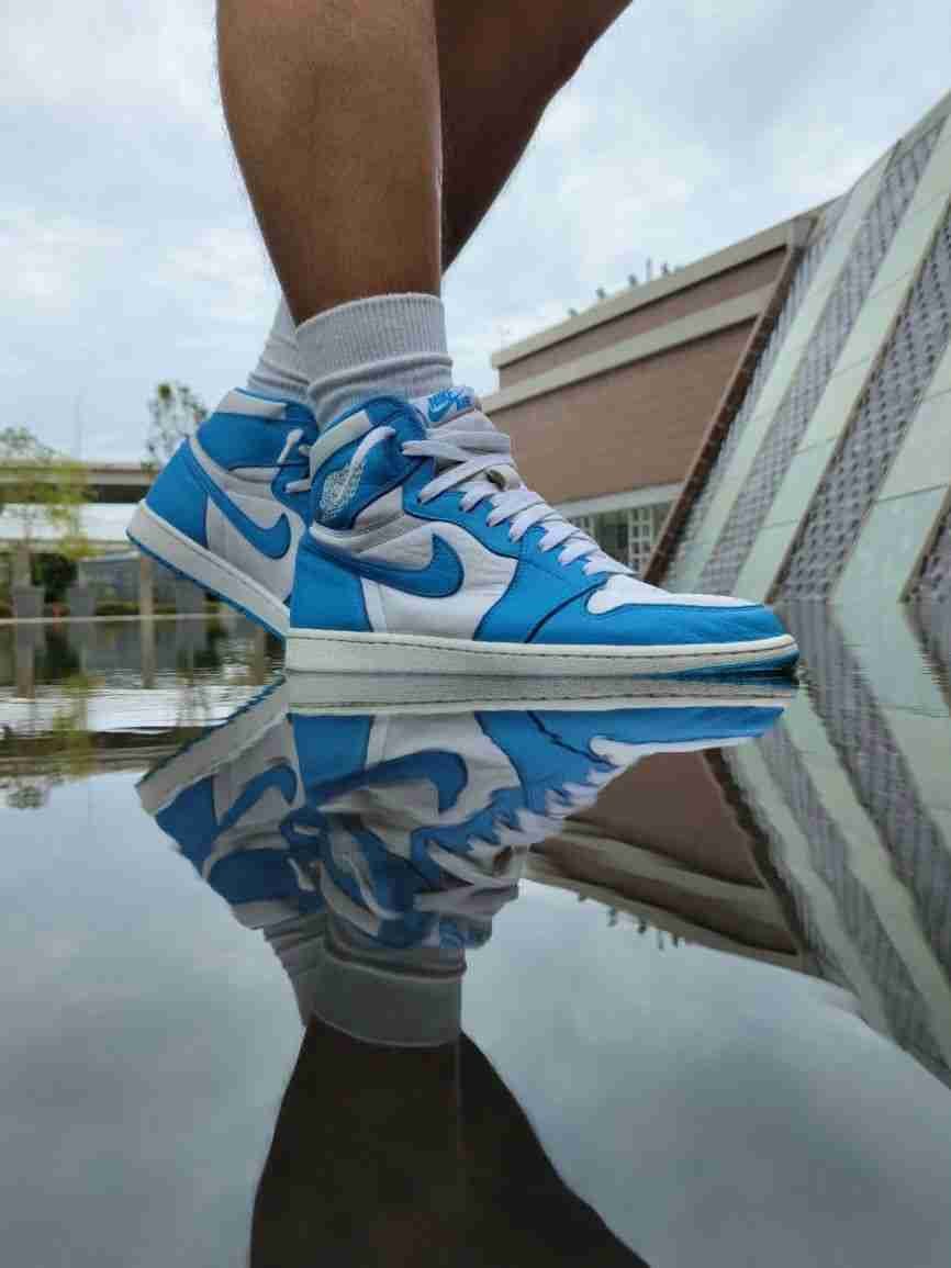 Air Jordan 1 Retro High OG 'UNC' 555088-117