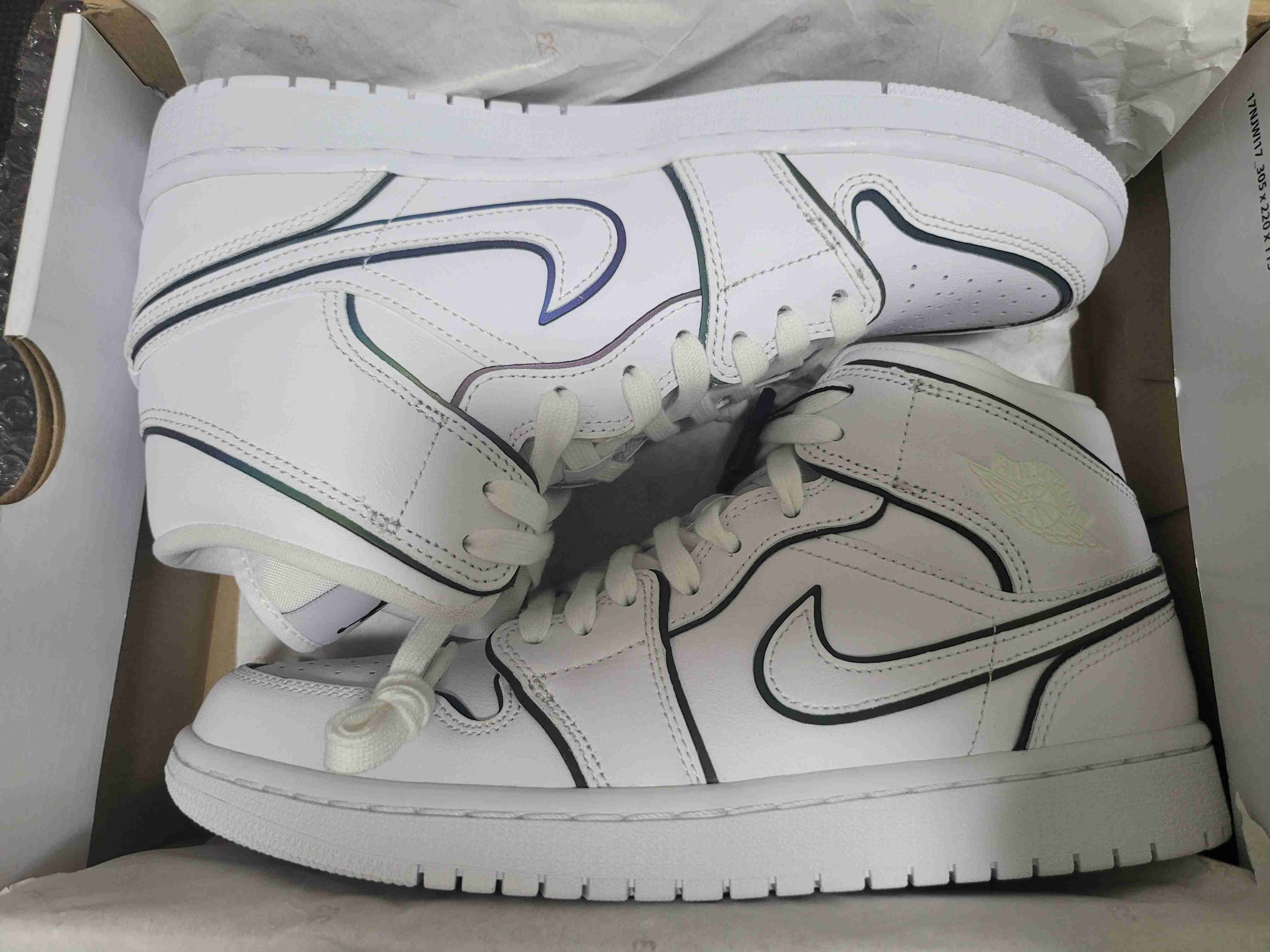 Air jordan 1 shop mid iridescent white