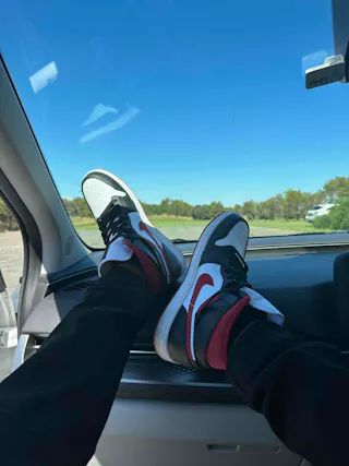 Air Jordan 1 Mid 'Black Gym Red' 554724-122 Air Jordan 1 Mid 'Black Gym Red' 554724-122