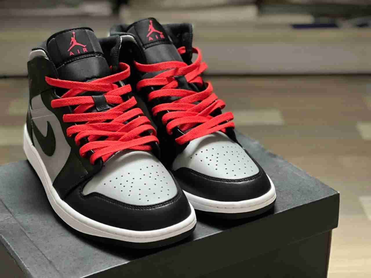 Air Jordan 1 Mid 'Shadow' 554724-096