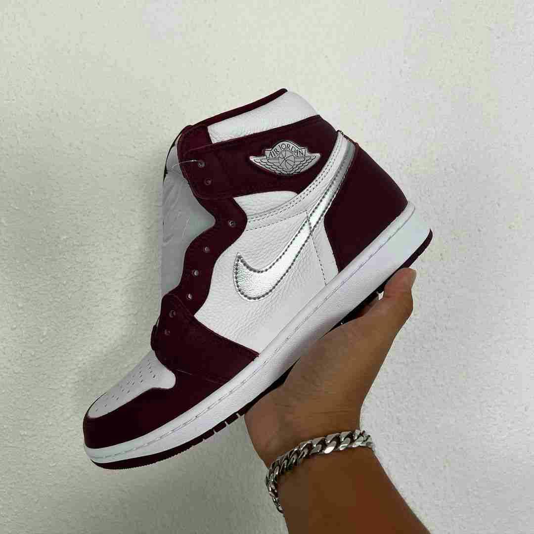 Air Jordan 1 Retro High 'Bordeaux' 555088-611