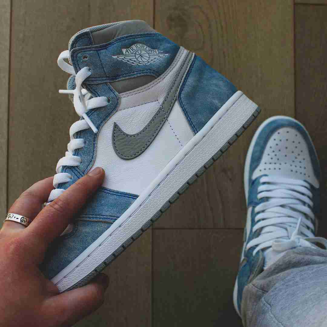 Air Jordan 1 Retro High OG 'Hyper Royal'