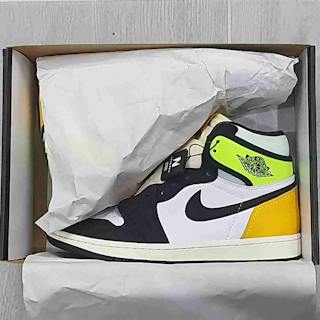 Air Jordan 1 Retro High OG 'Volt Gold' 555088-118