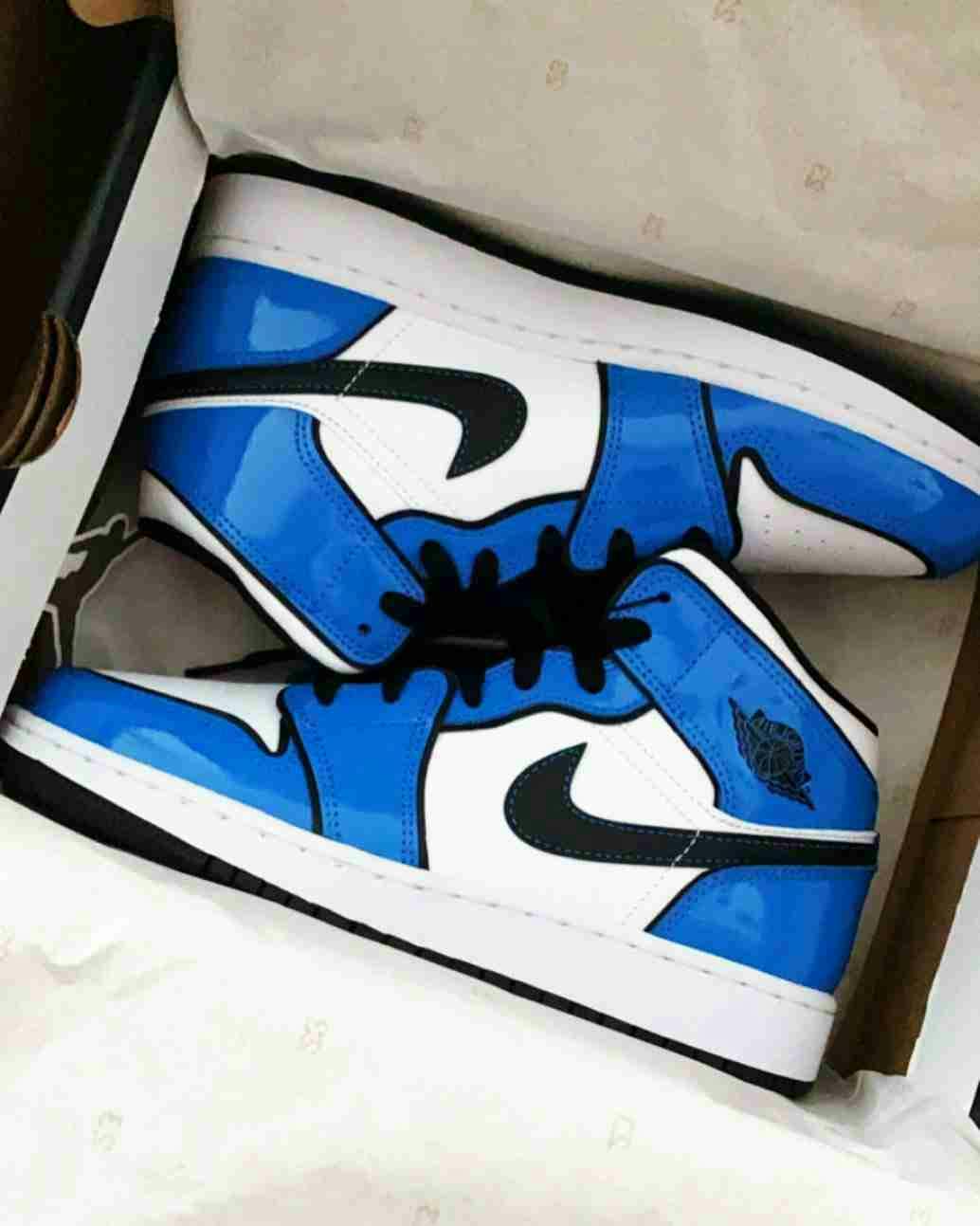 Air Jordan 1 Mid SE 'Signal Blue' DD6834-402