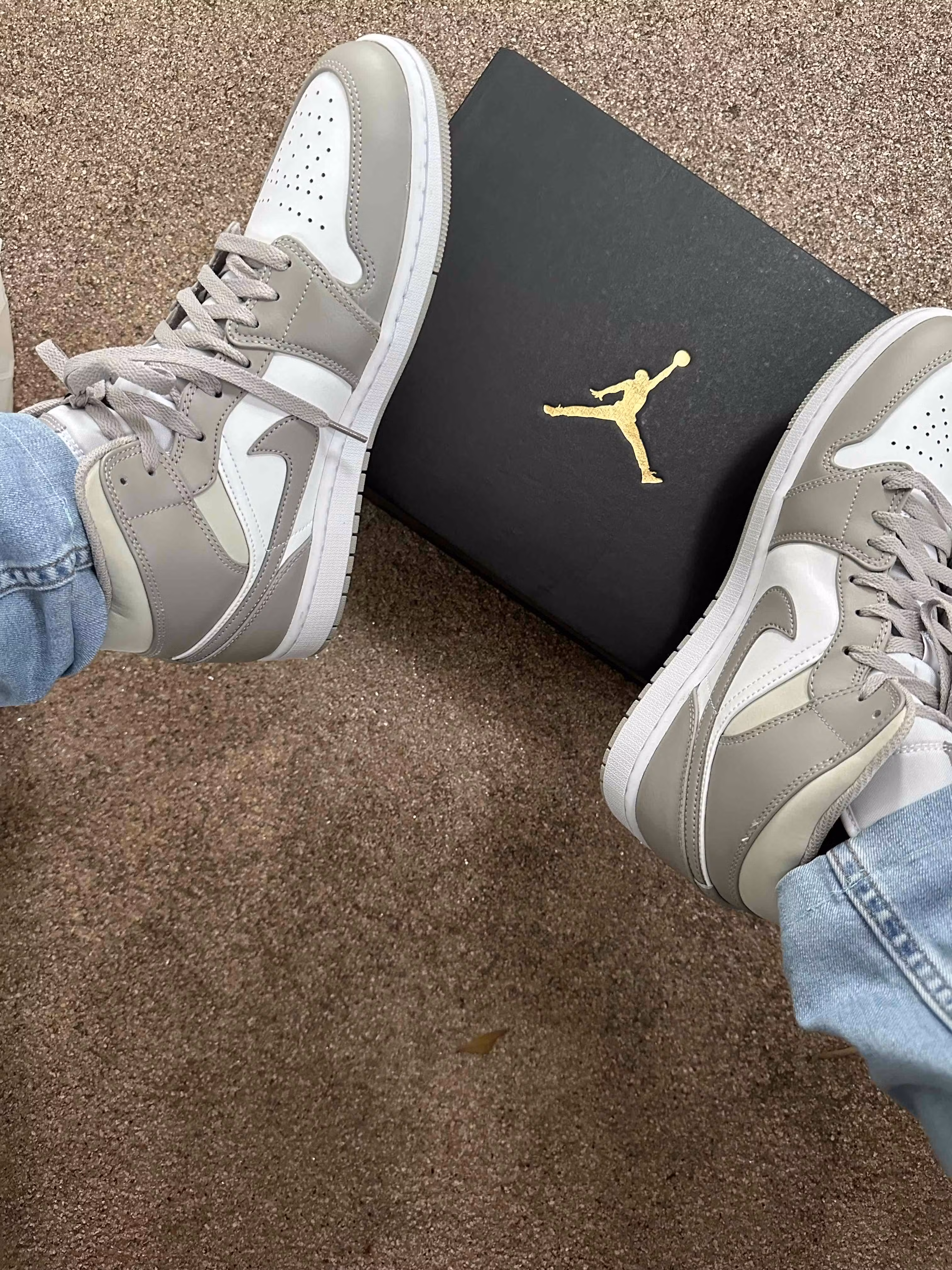 Air Jordan 1 Mid 'College Grey' 554724-082