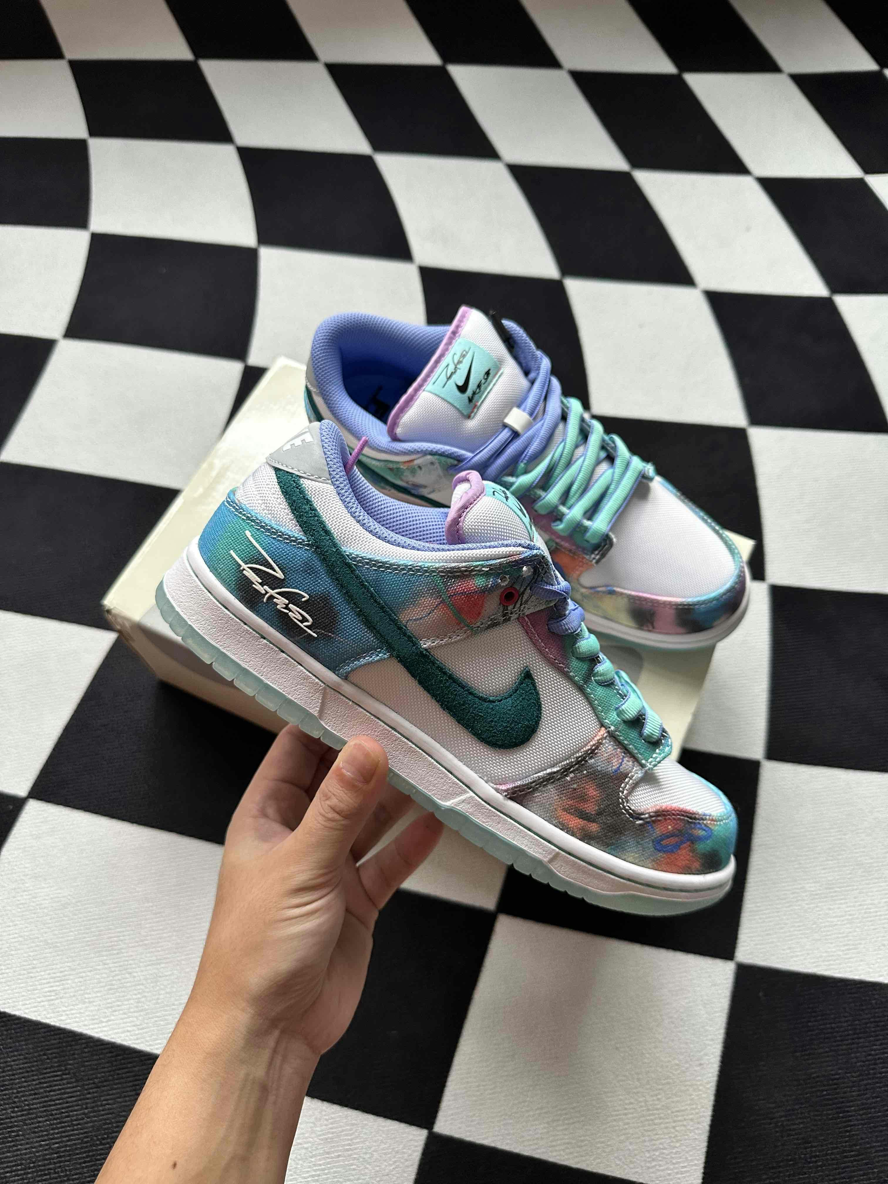 Futura Laboratories x Nike Dunk Low SB 'Bleached Aqua' HF6061-400