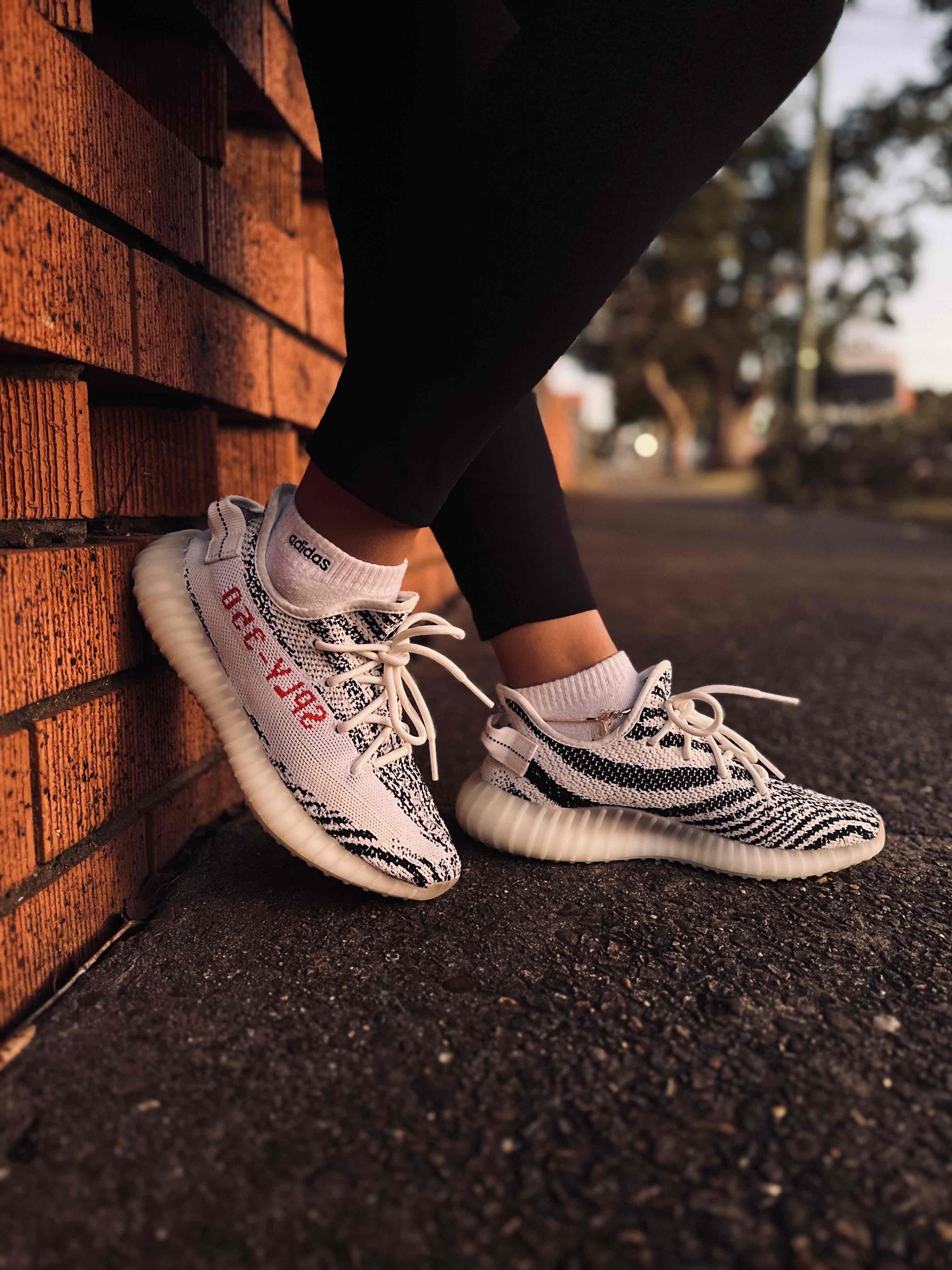 Adidas yeezy boost shop 350 v2 white zebra