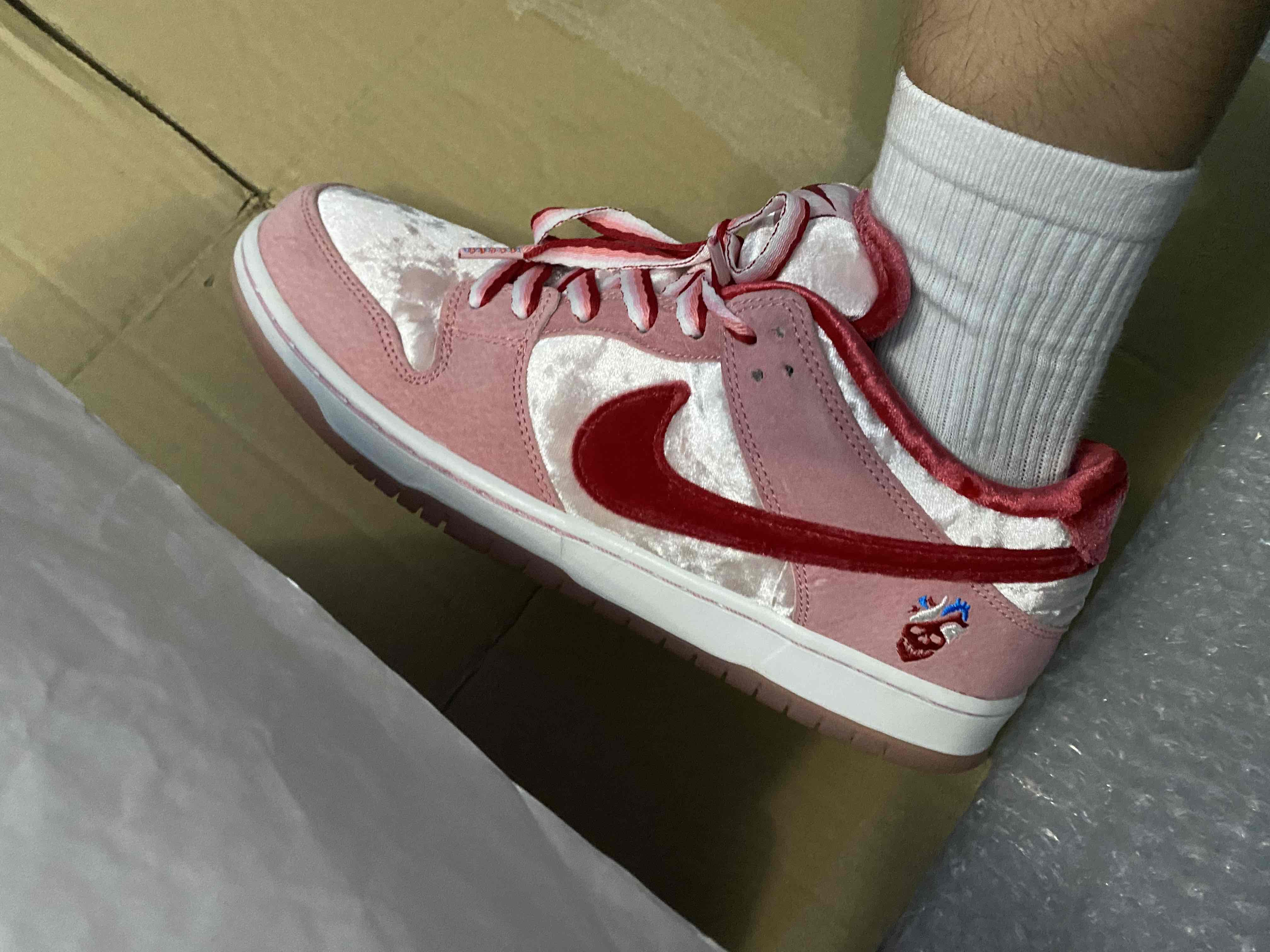 StrangeLove x Nike SB Dunk Low 'Valentine's Day' CT2552‑800