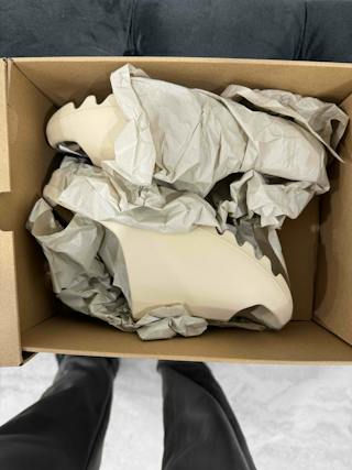 adidas Yeezy Slides 'Bone' (2022 Restock) FZ5897