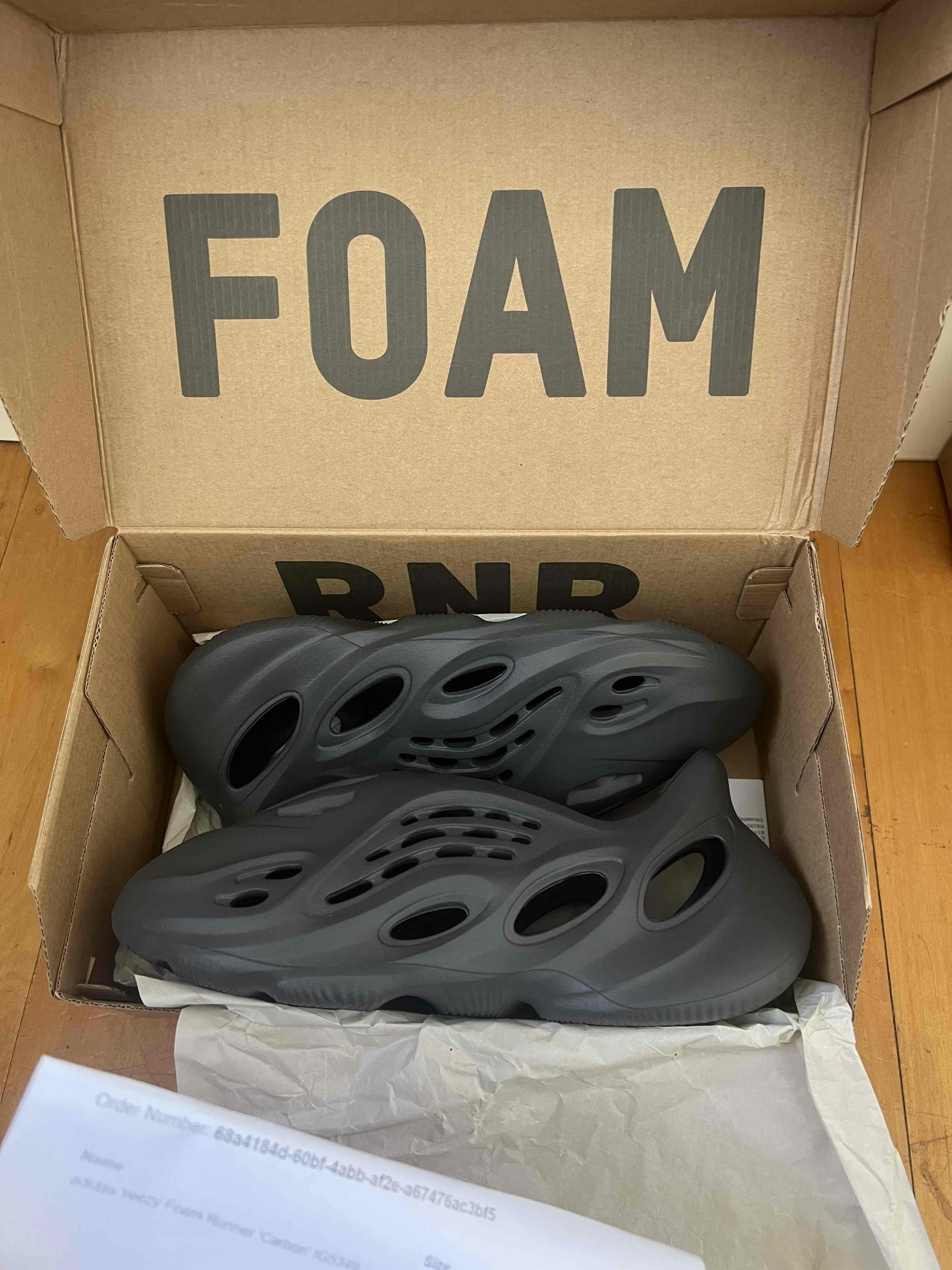 adidas Yeezy Foam Runner 'Carbon' IG5349