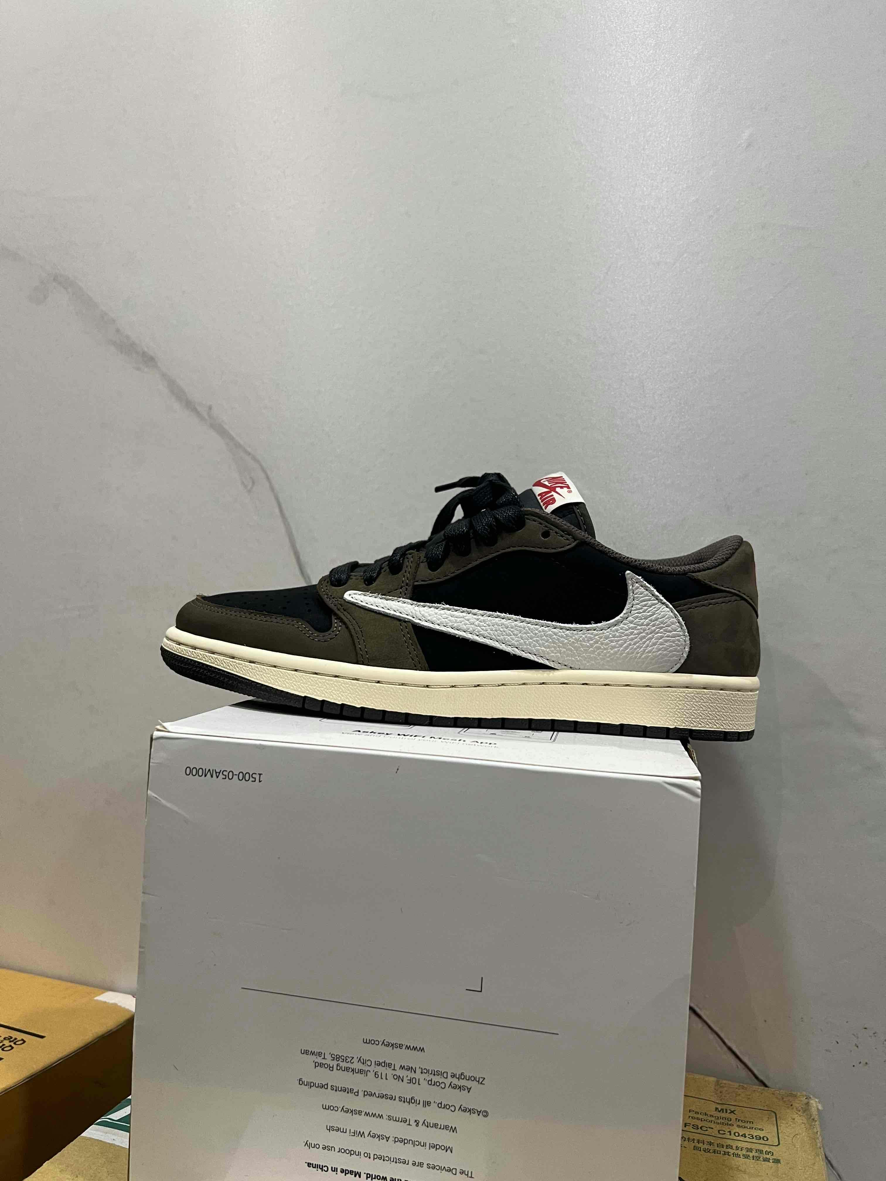 Travis Scott x Air Jordan 1 Low 'Mocha' CQ4277-001