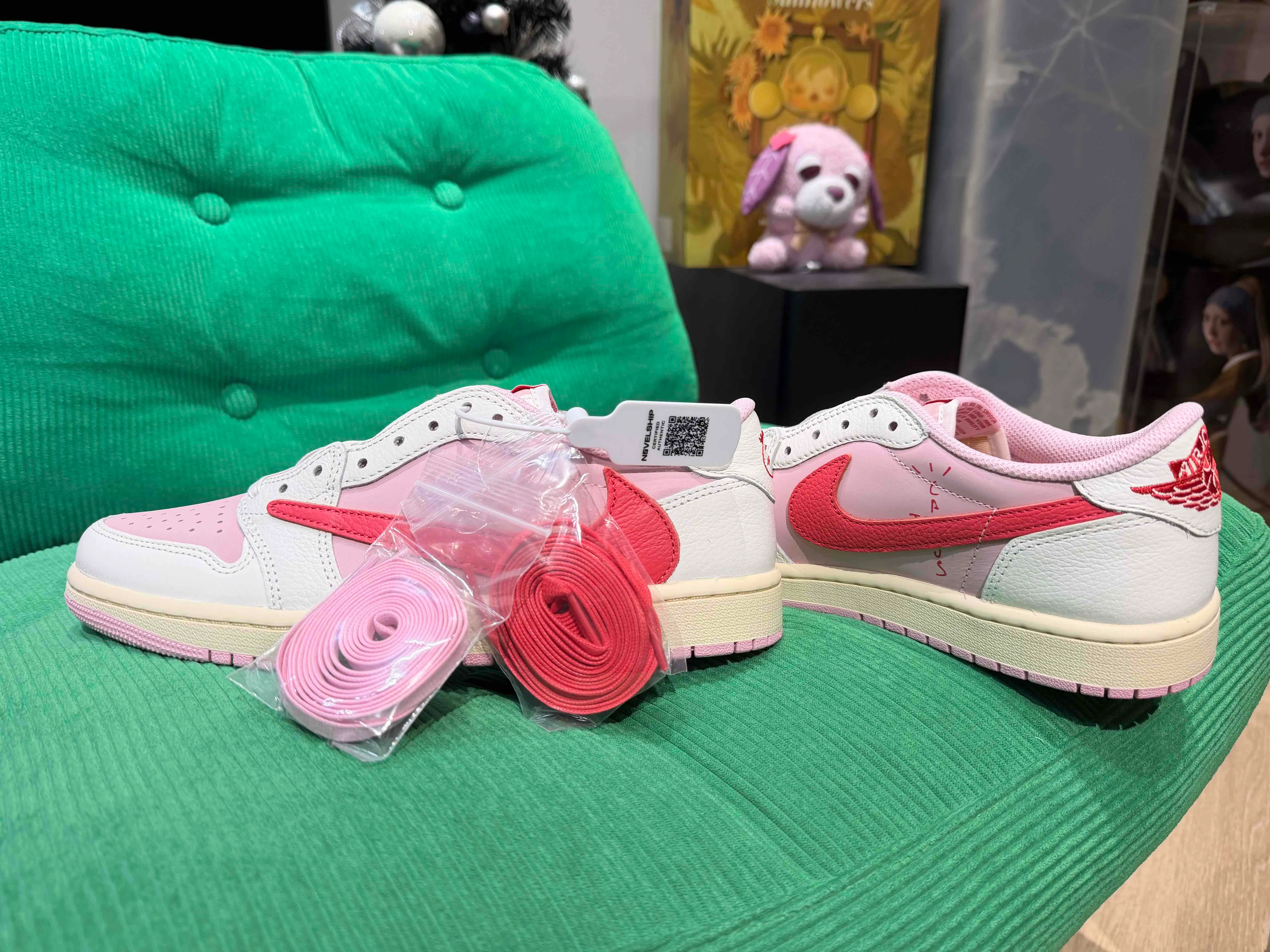 Travis Scott x Air Jordan Air 1 Retro Low OG 'Sail Tropical Pink' IQ7604-101
