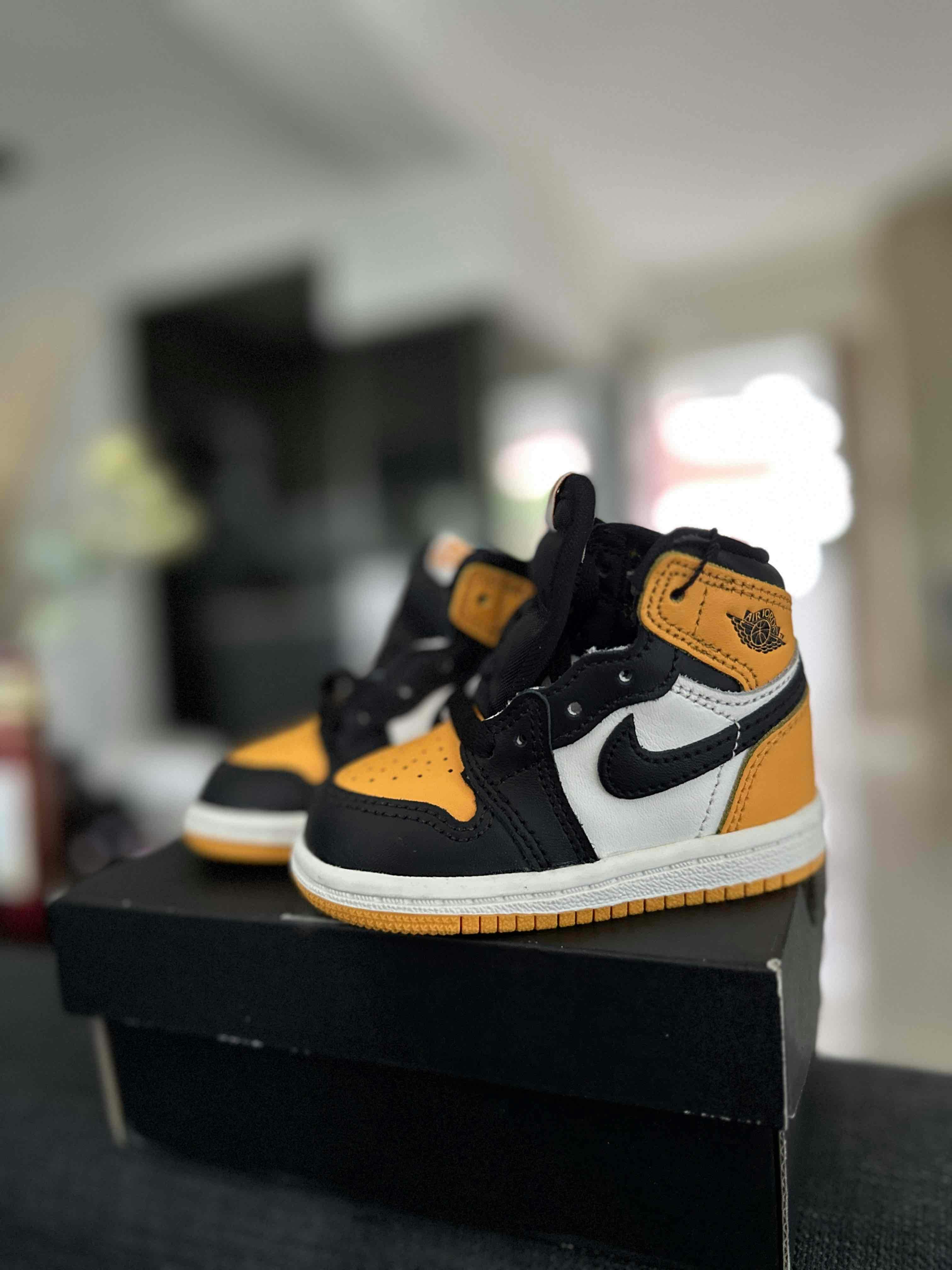 (Infant) Air Jordan 1 Retro High OG "Yellow Toe" AQ2665-711