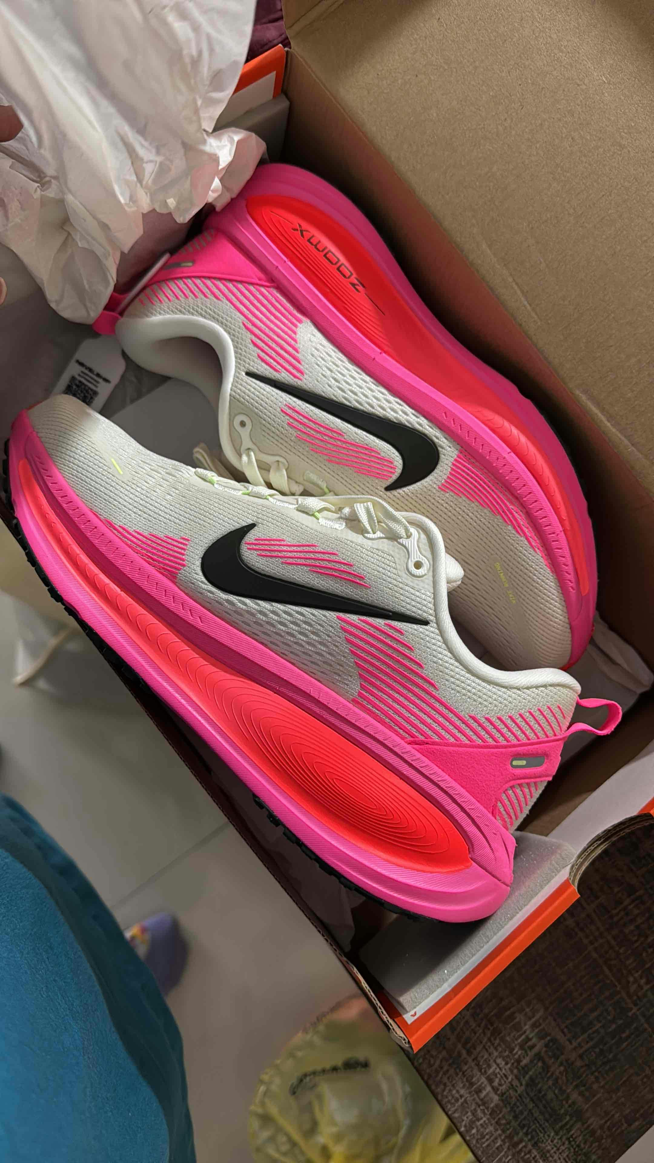 Nike Vomero 18 'Sail Hyper Pink' IB7315-100