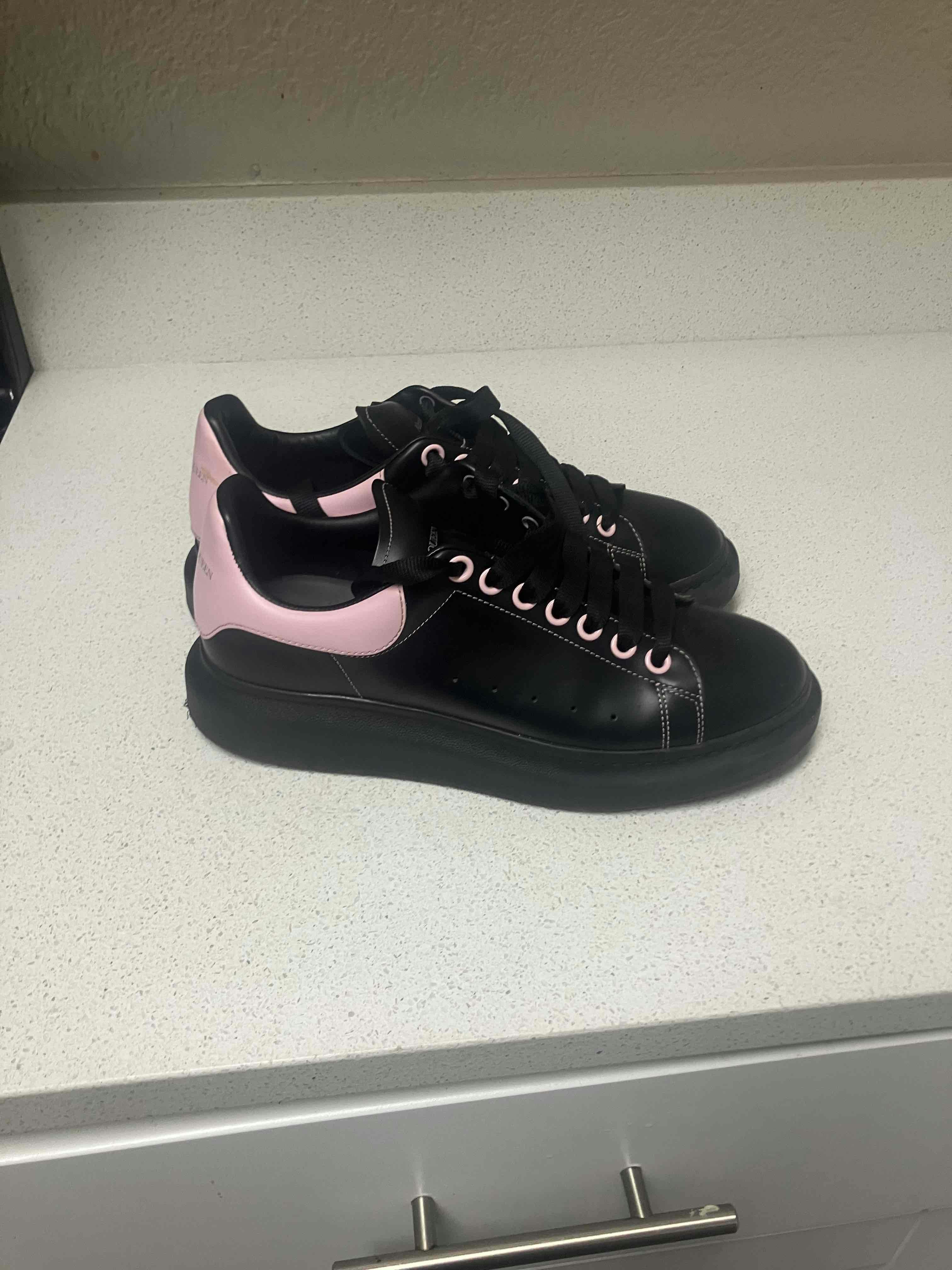 Alexander McQueen Oversized Sneaker 'Black Sugar Pink' 735764-W4RJ9-1035