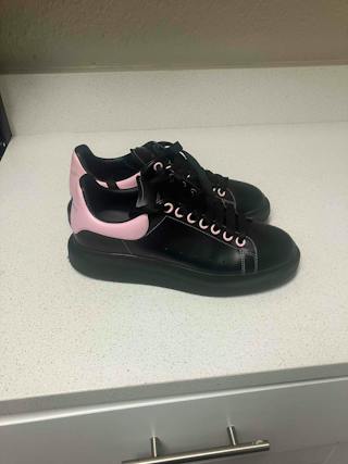 Alexander McQueen Oversized Sneaker 'Black Sugar Pink' 735764-W4RJ9-1035 Alexander McQueen Oversized Sneaker 'Black Sugar Pink' 735764-W4RJ9-1035