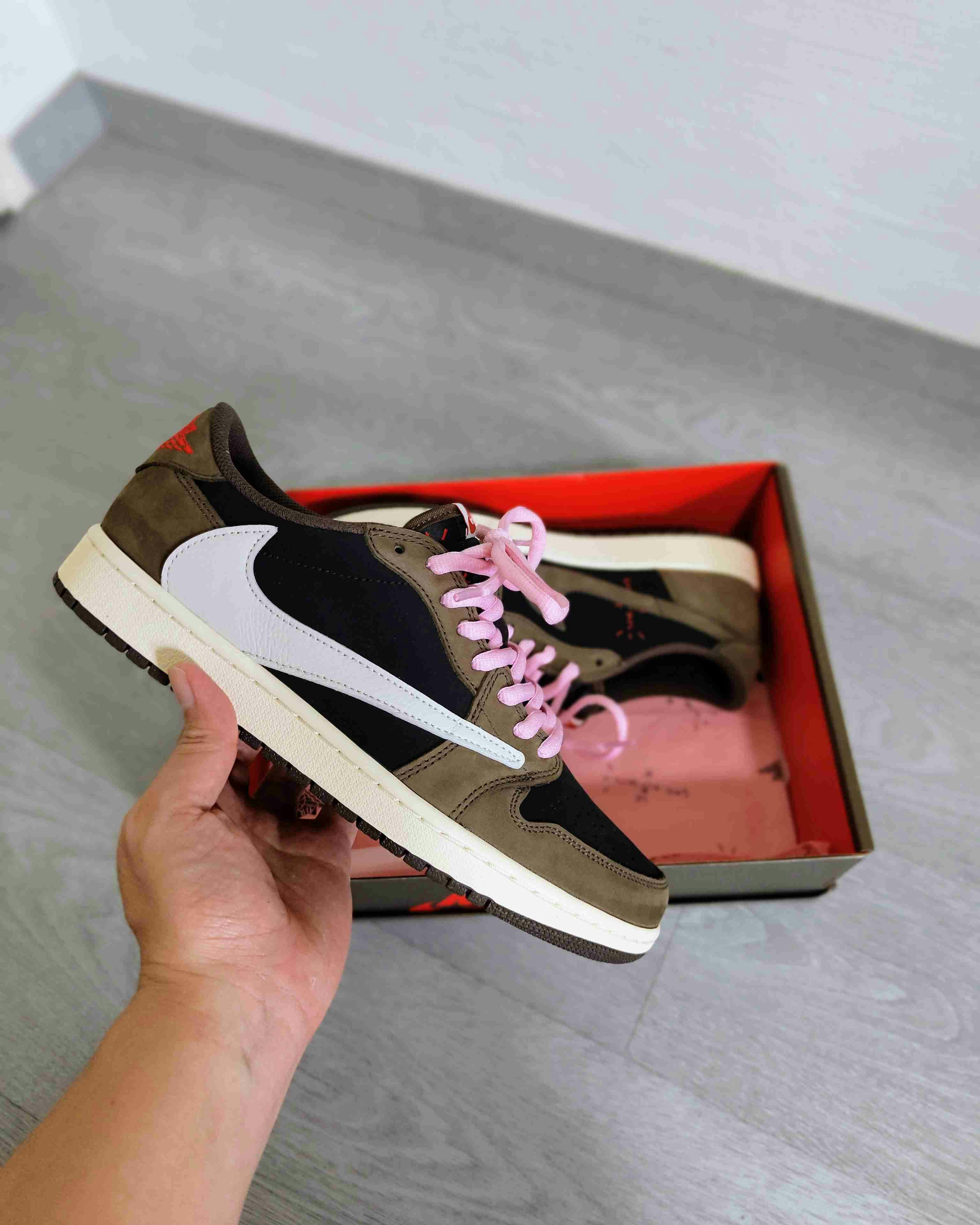 Travis Scott x Air Jordan 1 Low 'Mocha' CQ4277-001