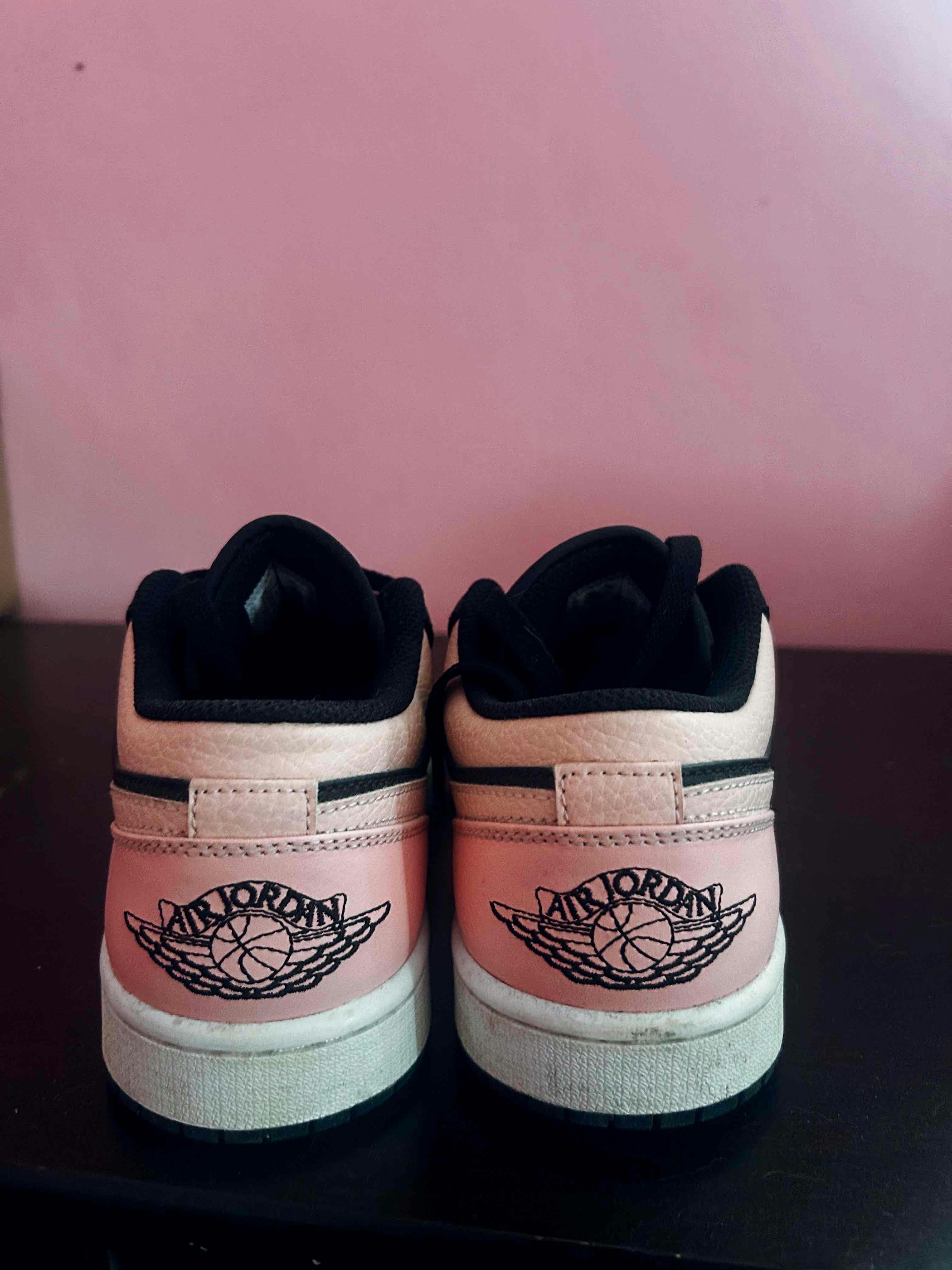 Air Jordan 1 Low 'Crimson Tint' 553558-034