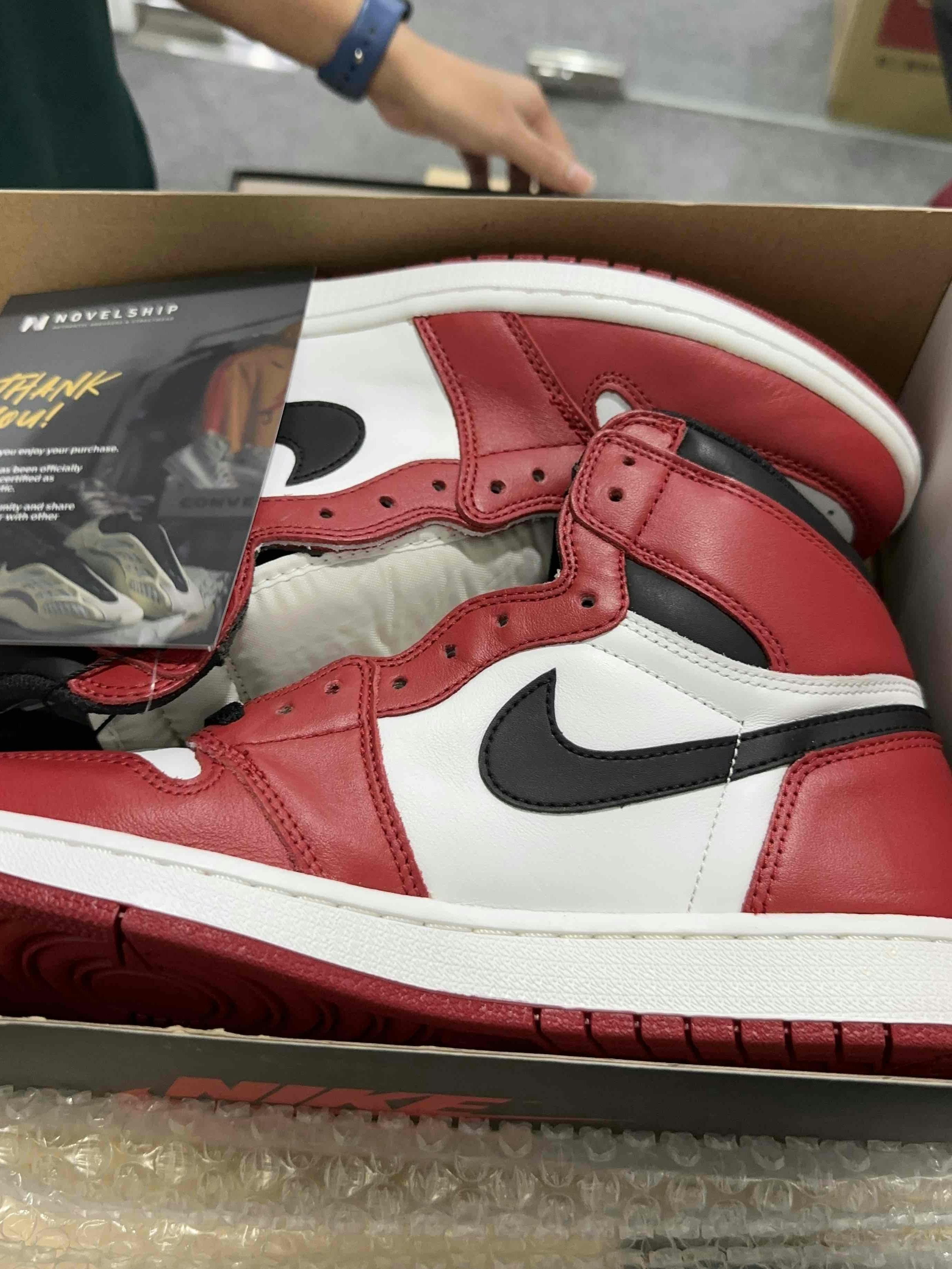 Air Jordan 1 Retro High OG 'Chicago' 2015 555088-101