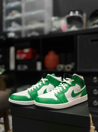 Air Jordan 1 Retro High OG 'Green Glow' DZ5485-130