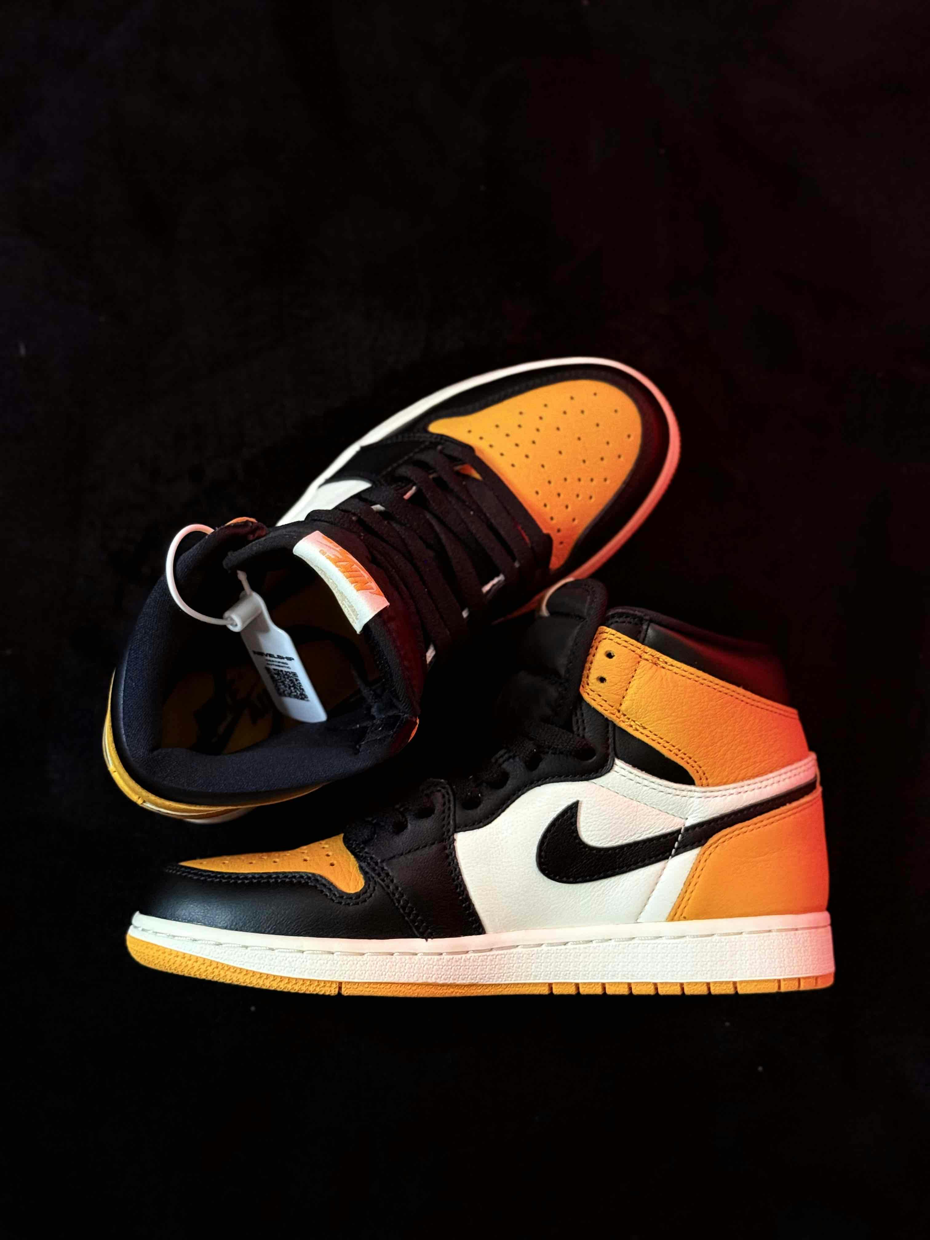 Air Jordan 1 Retro High OG 'Yellow Toe' 555088-711