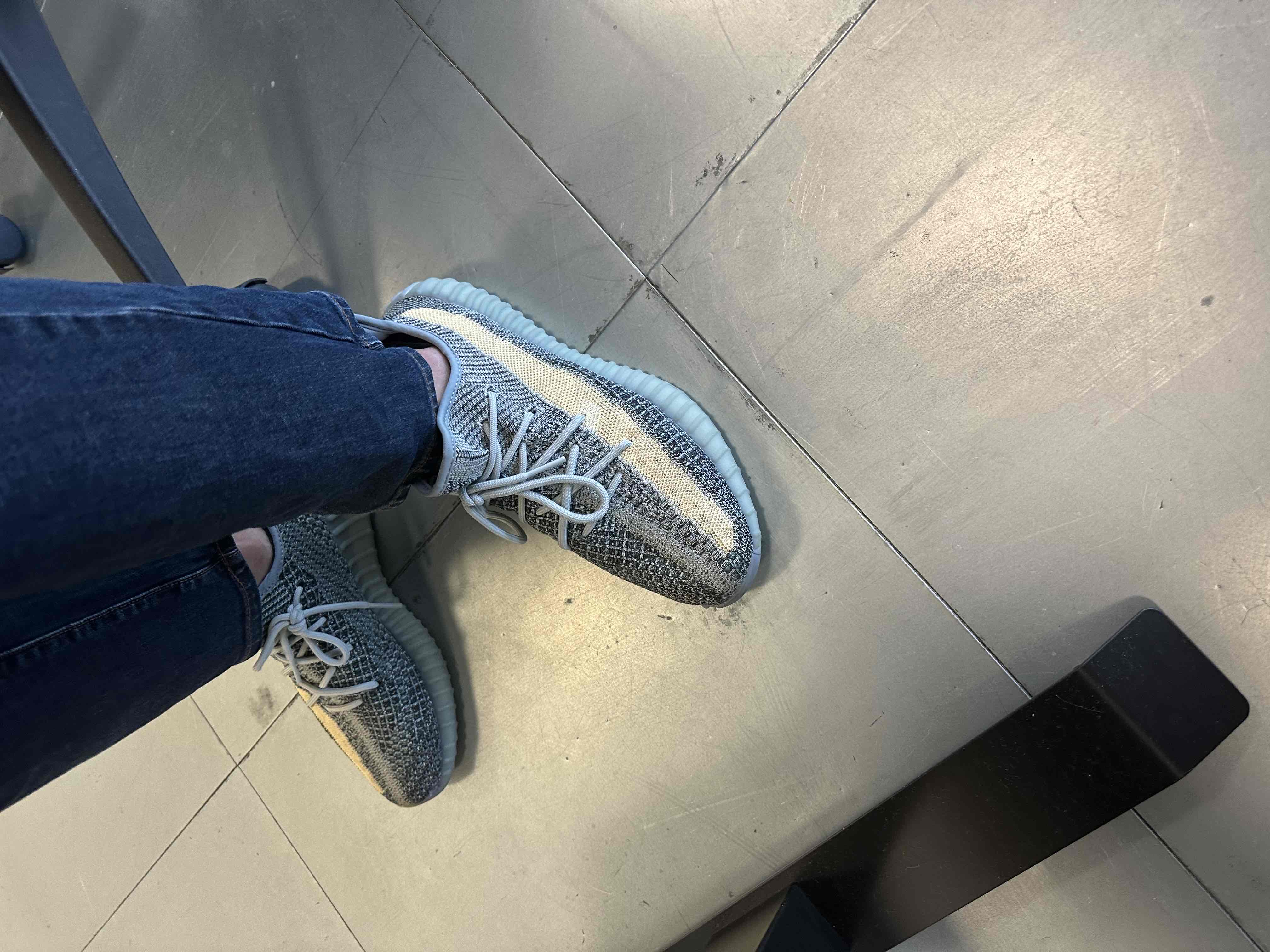 yeezy 350 black beige