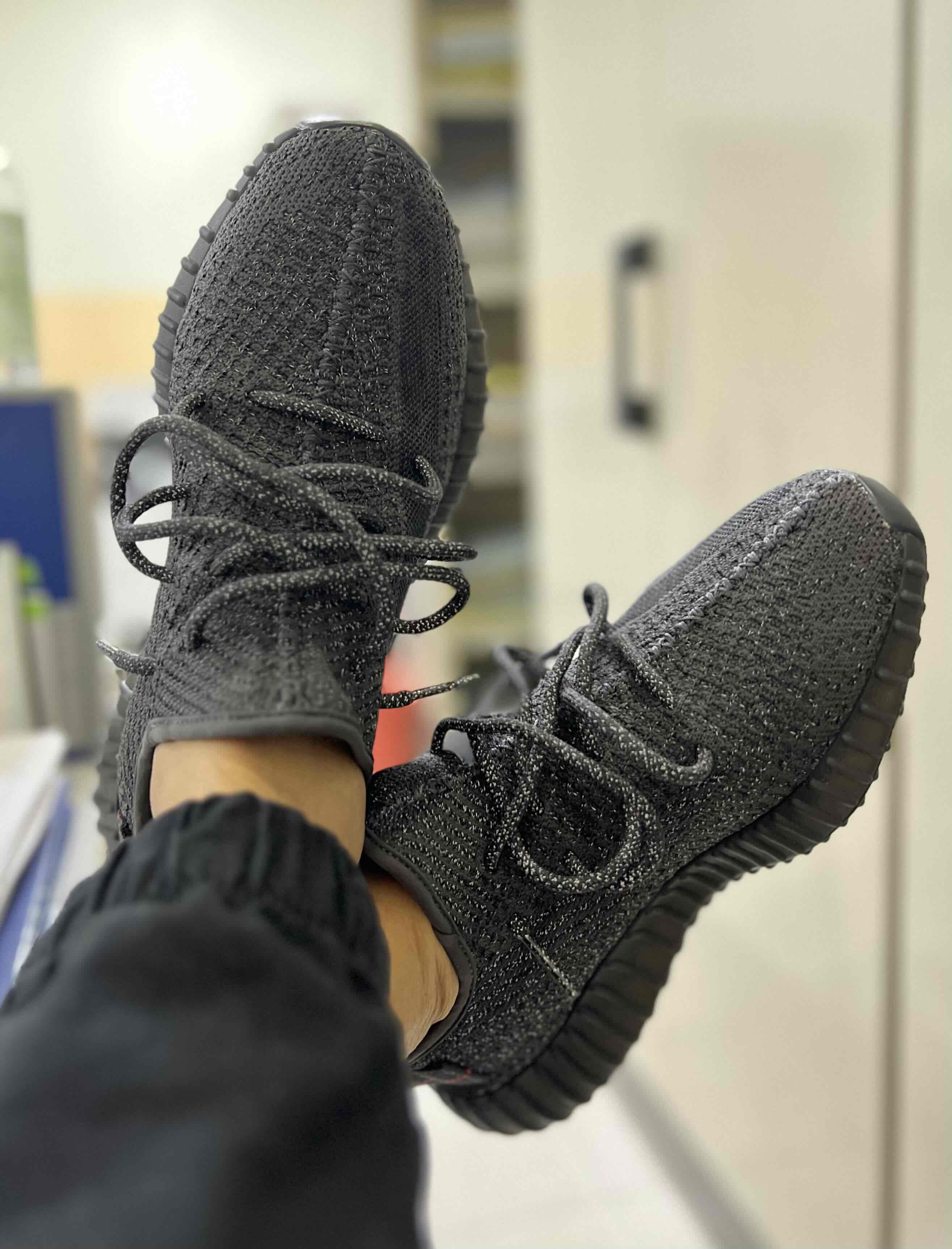 珍しい boost yeezy - adidas 350 black v2 スニーカー - zoopalic.com