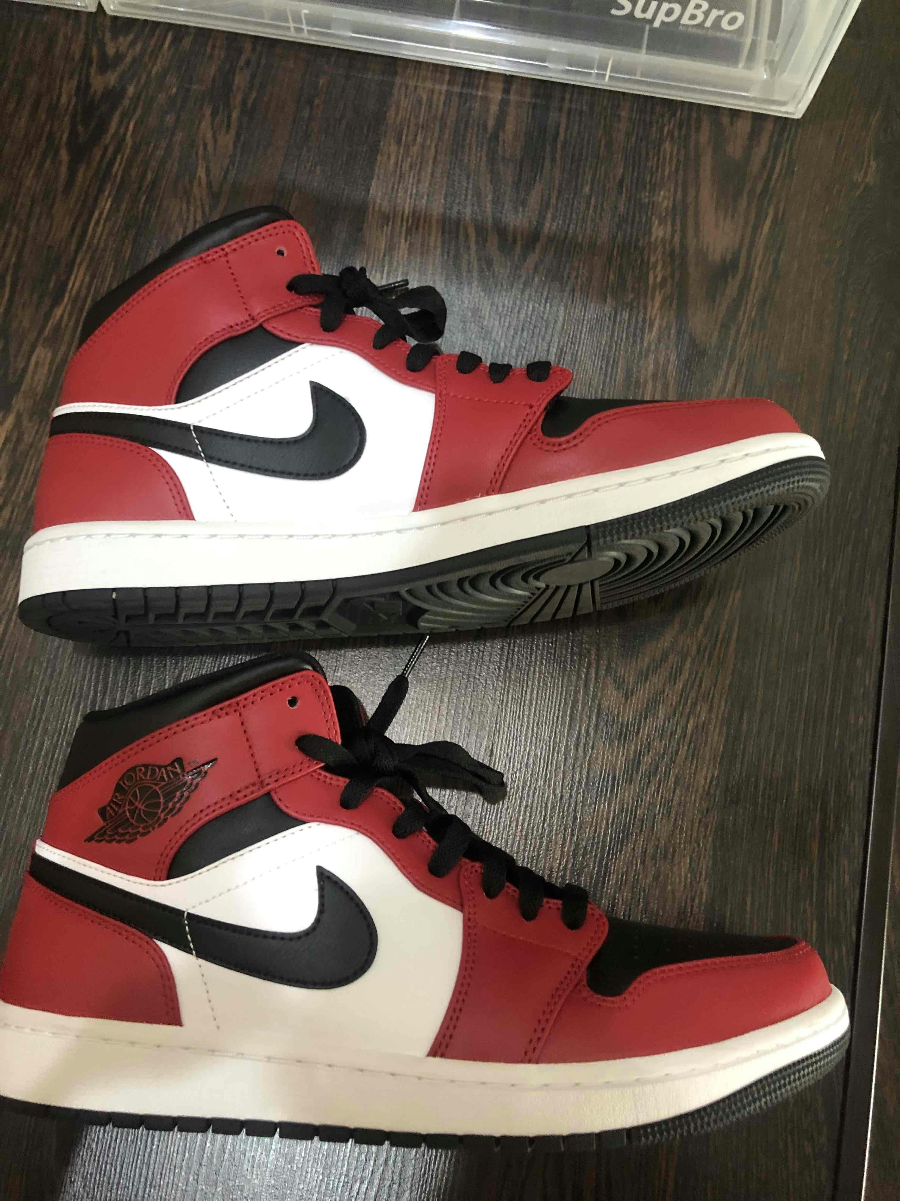 Air Jordan 1 Mid 'Chicago Black Toe' 554724-069