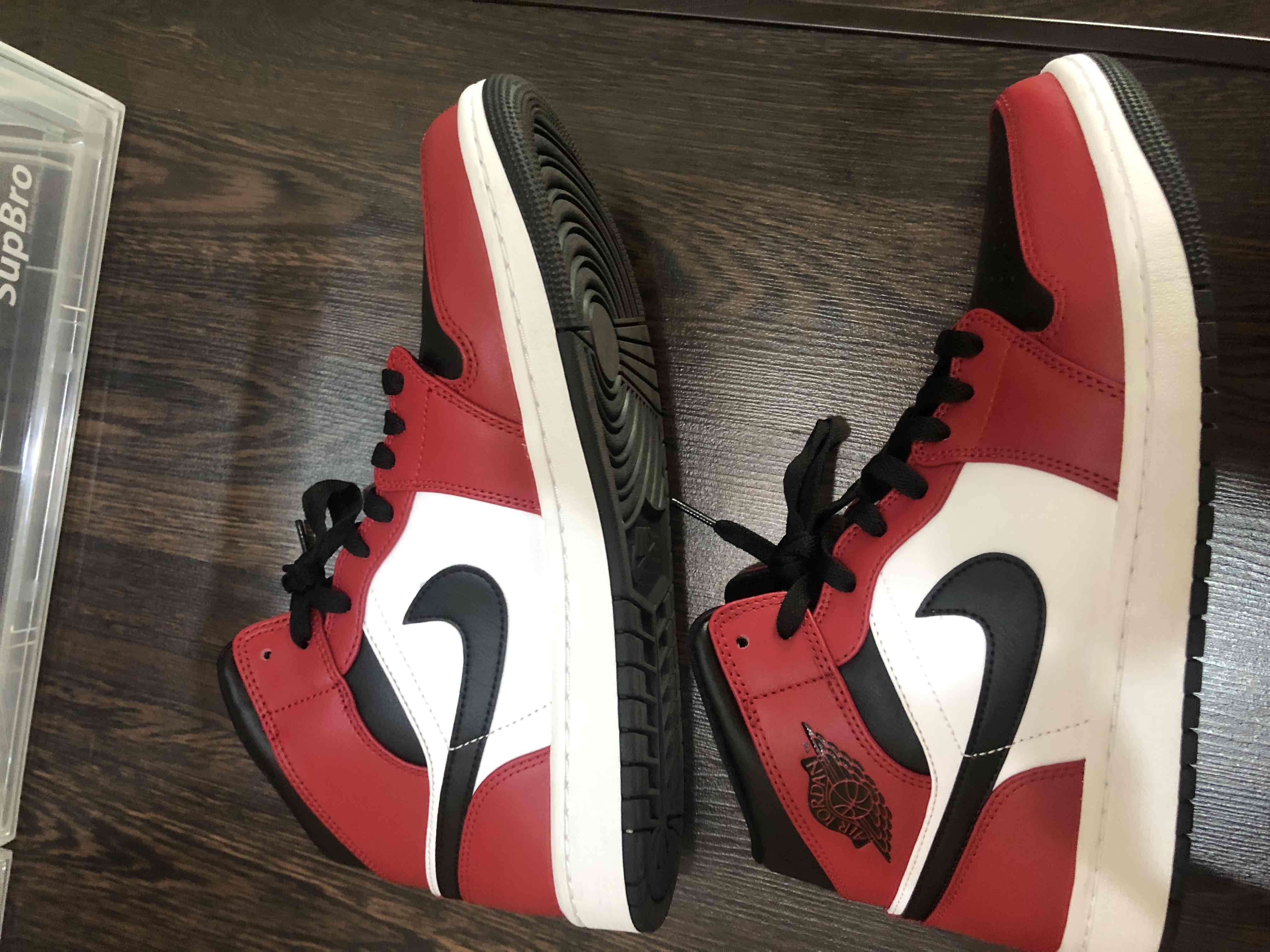 jordan 1 mid chicago black toe