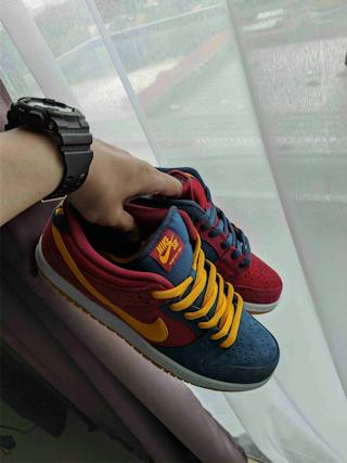 Nike SB Dunk Low 'Catalonia' DJ0606-400 Nike SB Dunk Low 'Catalonia' DJ0606-400