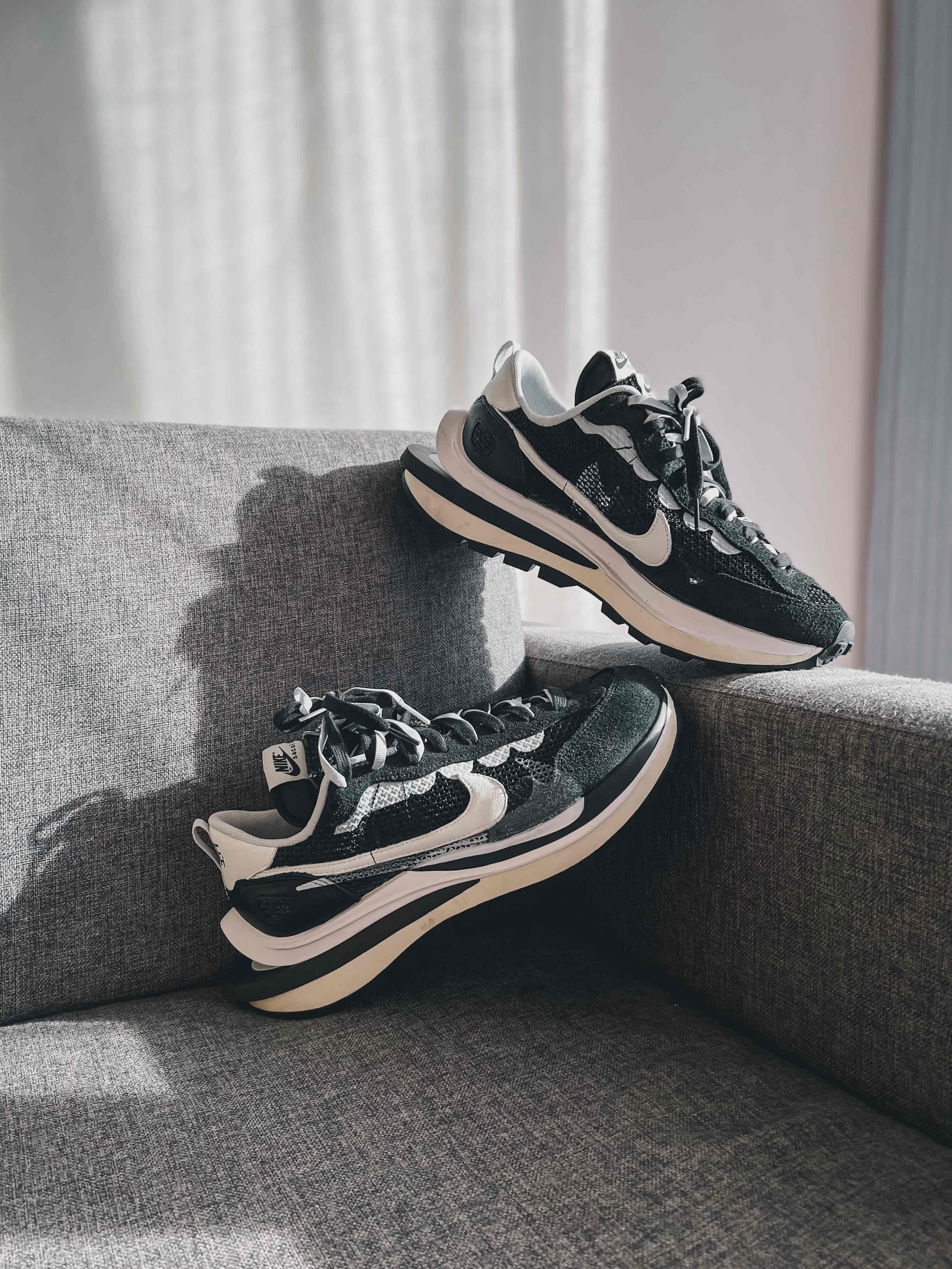sacai x nike vaporwaffle black white