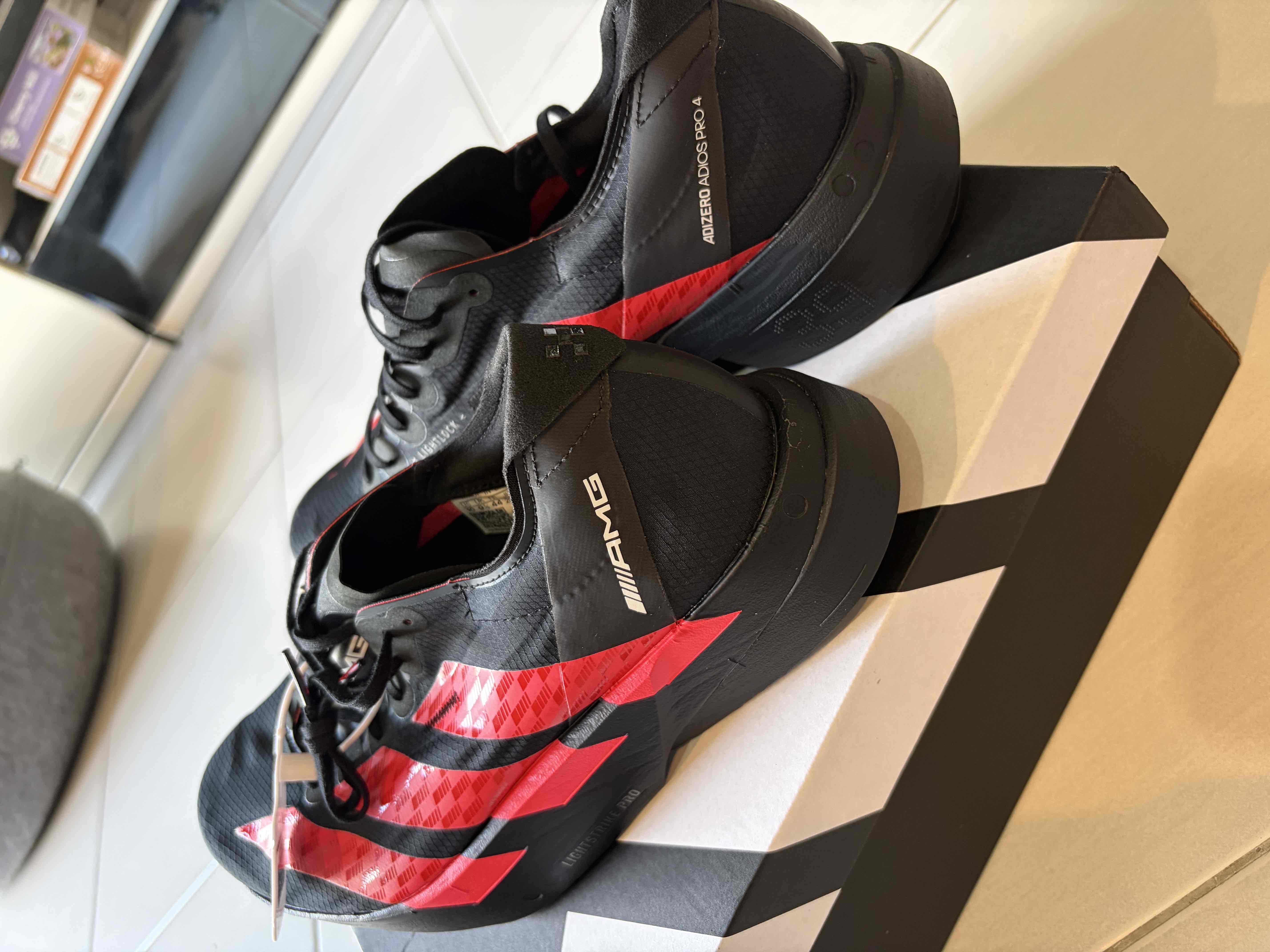 メルセデスAMGペトロナス x アディダス アディゼロアディオスプロ4