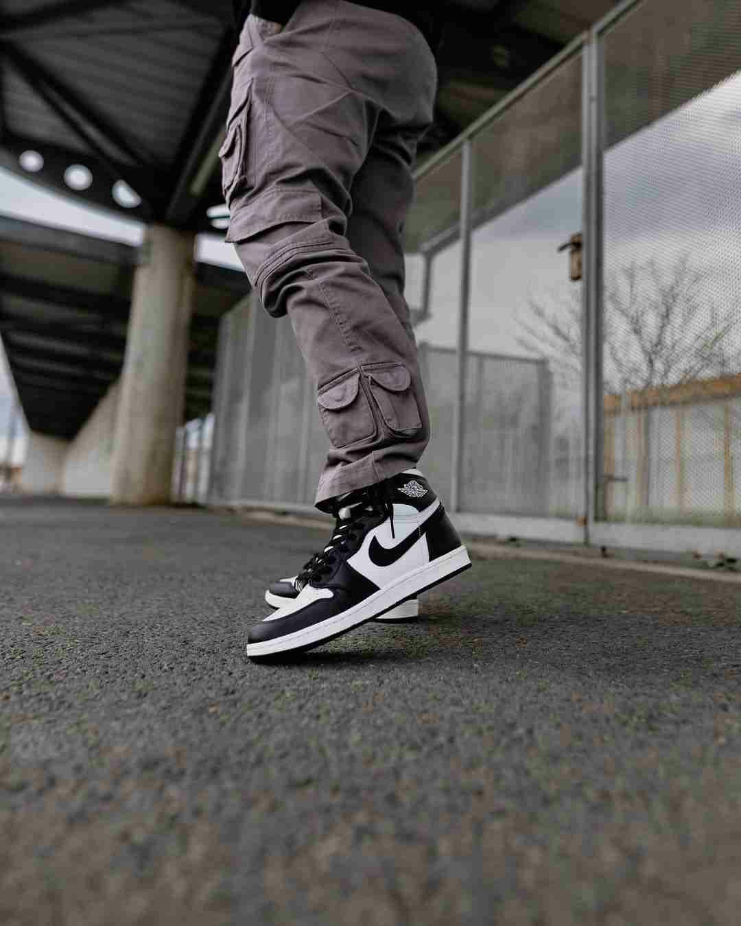 Air Jordan 1 Retro High '85 OG 'Black White' BQ4422-001
